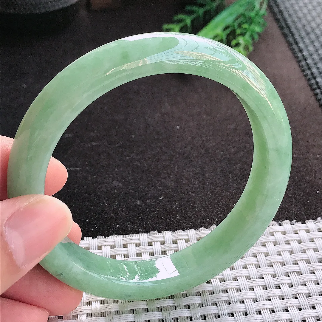 天然A货翡翠61.8/12.3/8.9老坑精美温润大圈口满绿手镯宽边玉镯