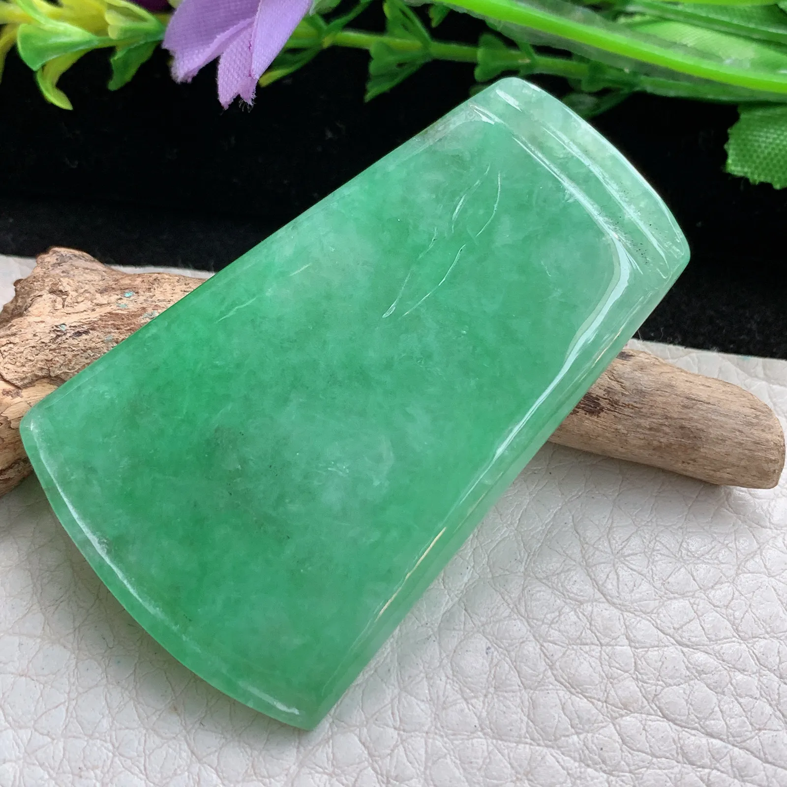 zzx自然光56.2*35.5*3.8天然缅甸翡翠满绿雕花平安无事牌 素面牌玉吊坠