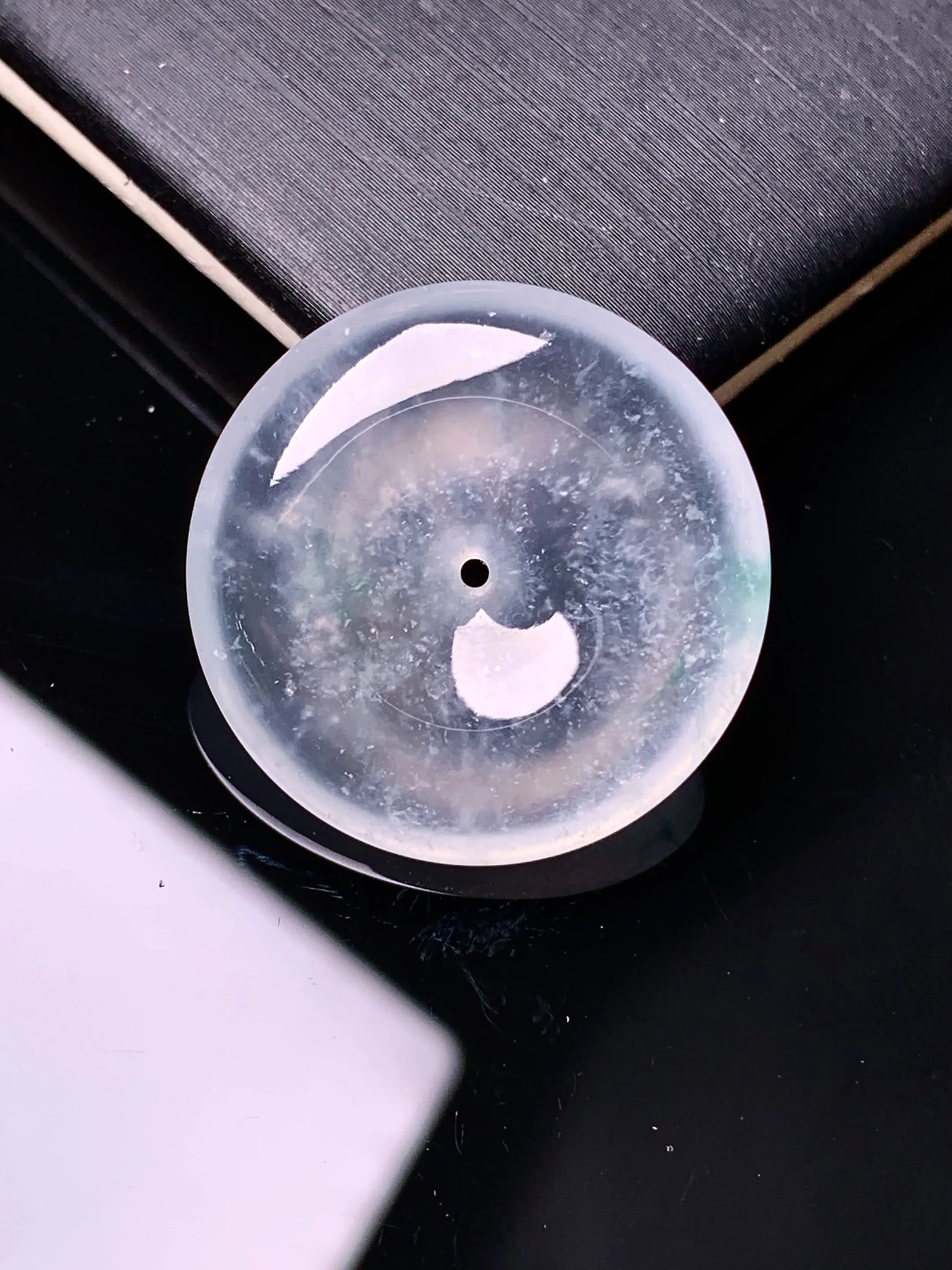 玻璃种平安扣吊坠 玉质细腻 水润亮眼 色泽艳丽 整体尺寸24*5.2