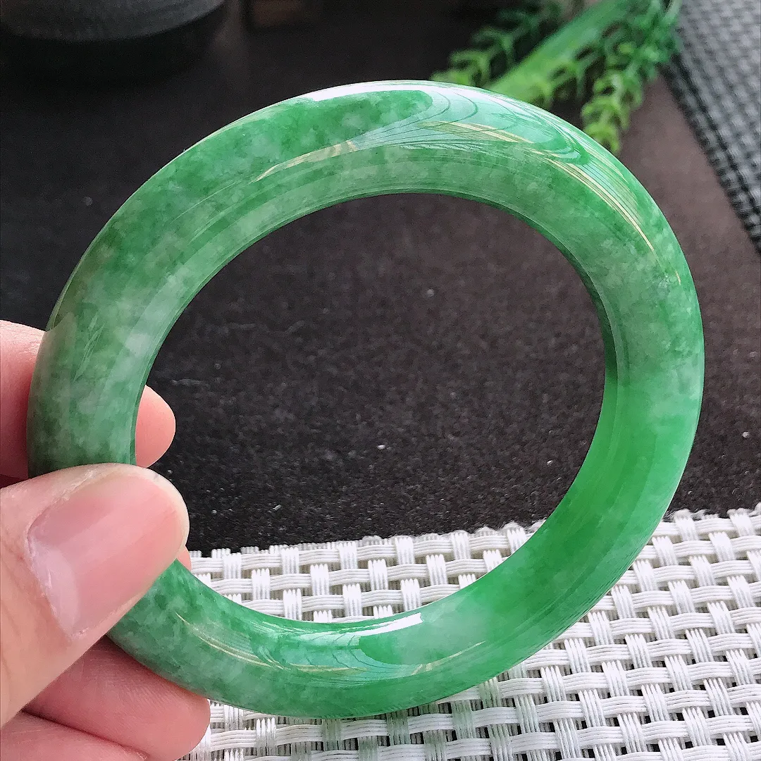 天然A货翡翠56.8/11.4/11.5老坑精美温润满绿阳绿圆条手镯玉镯