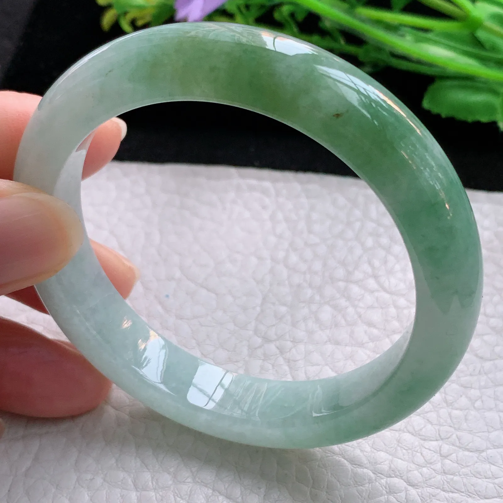 js自然光55*11.3*8.3平安镯 翡翠a货玉手镯飘双彩宽边玉手环