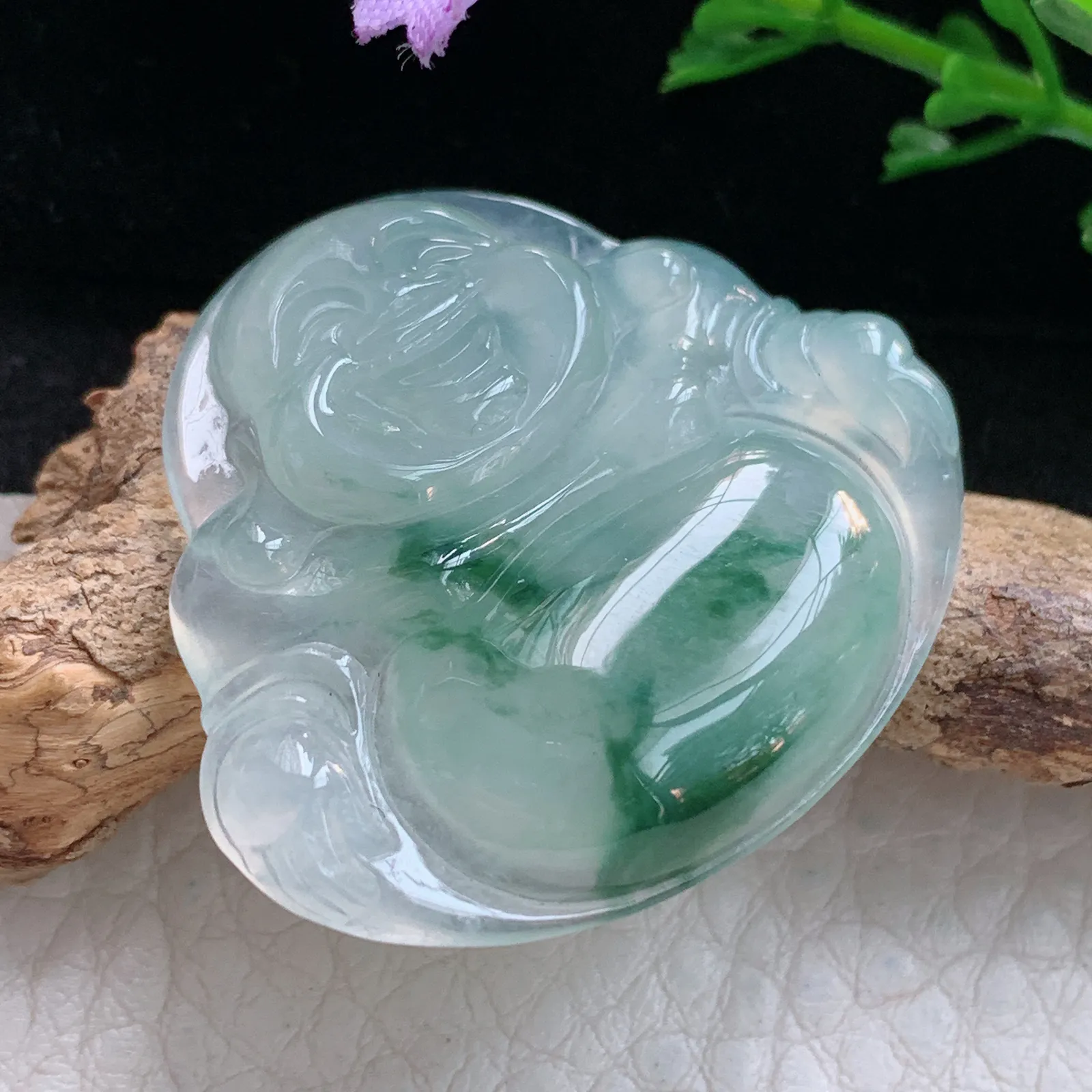 gp实拍31.6*35.5*6缅甸翡翠a货精雕冰飘花饱满佛公玉吊坠 玉挂件