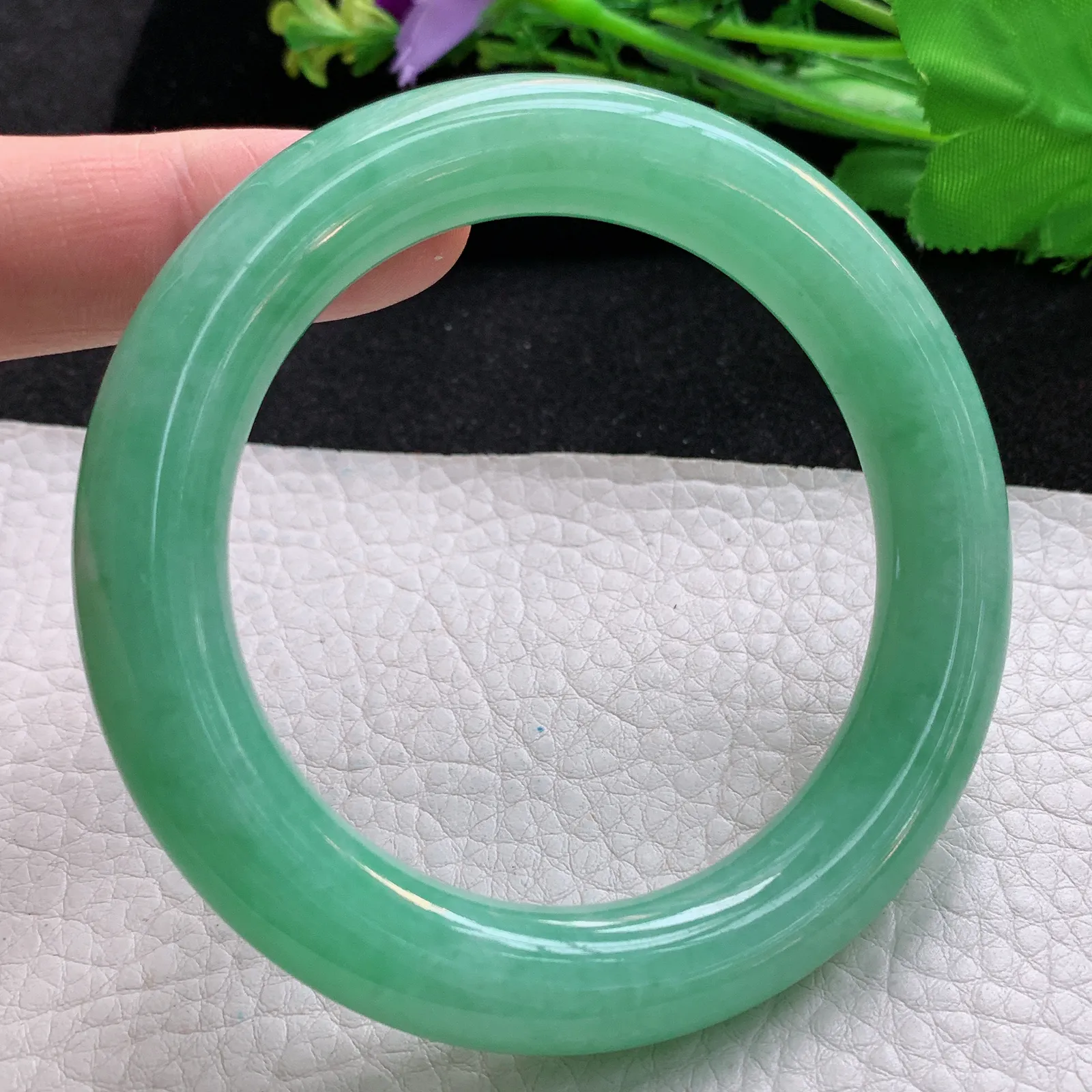 nr自然光56*11.3美人镯 翡翠a货玉手镯满绿高雅圆条玉手环