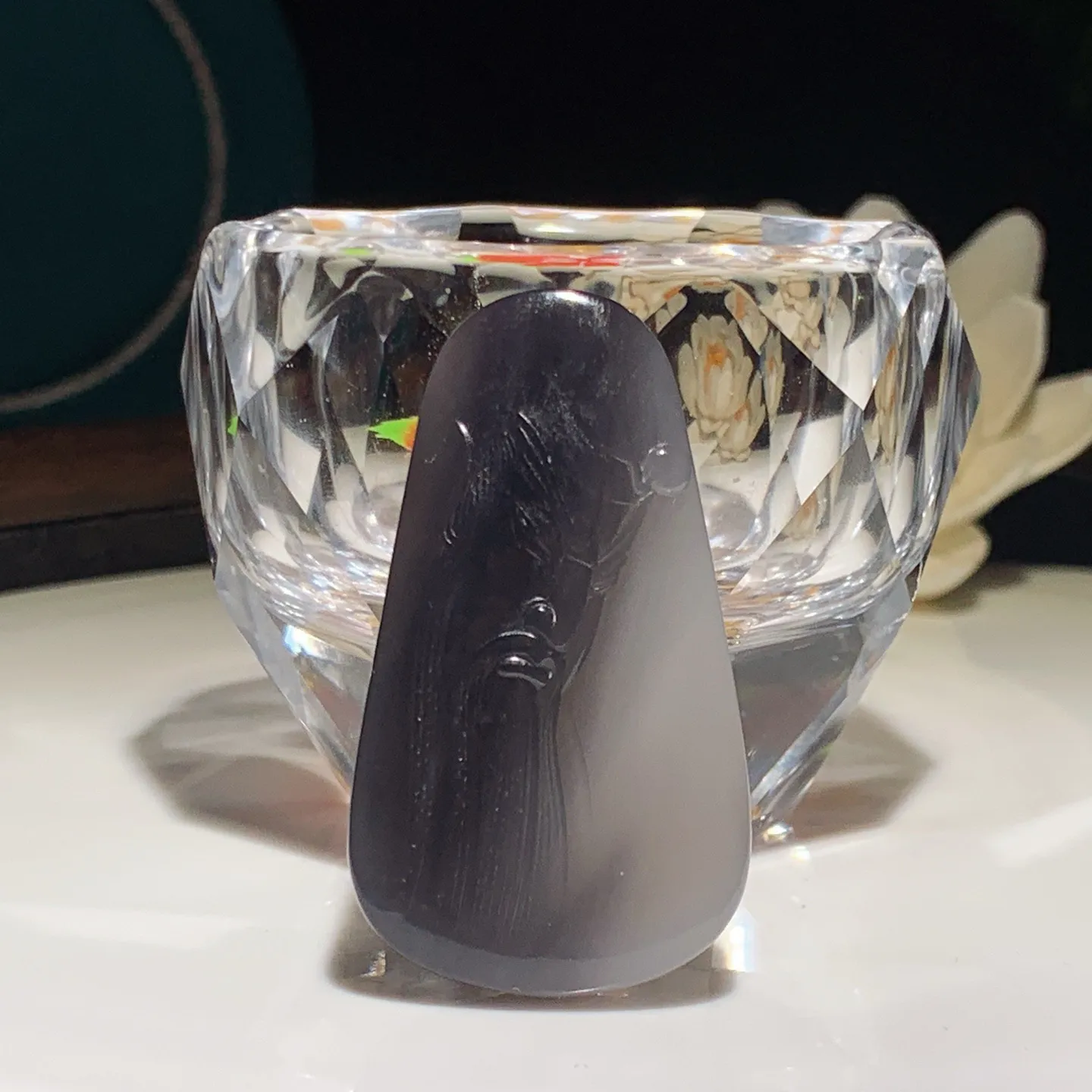 和田玉白加紫罗兰武财神关公牌子挂件。尺寸48/28/8重20.3克。玉质细腻油润。手推出油。佩戴高端