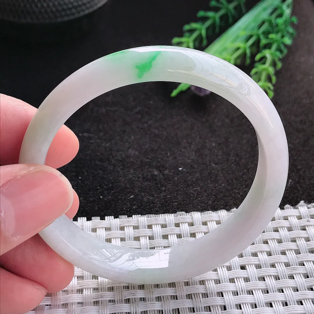 天然A货翡翠53.5/10.8/5.6老坑秀气温润飘阳绿手镯宽边玉镯