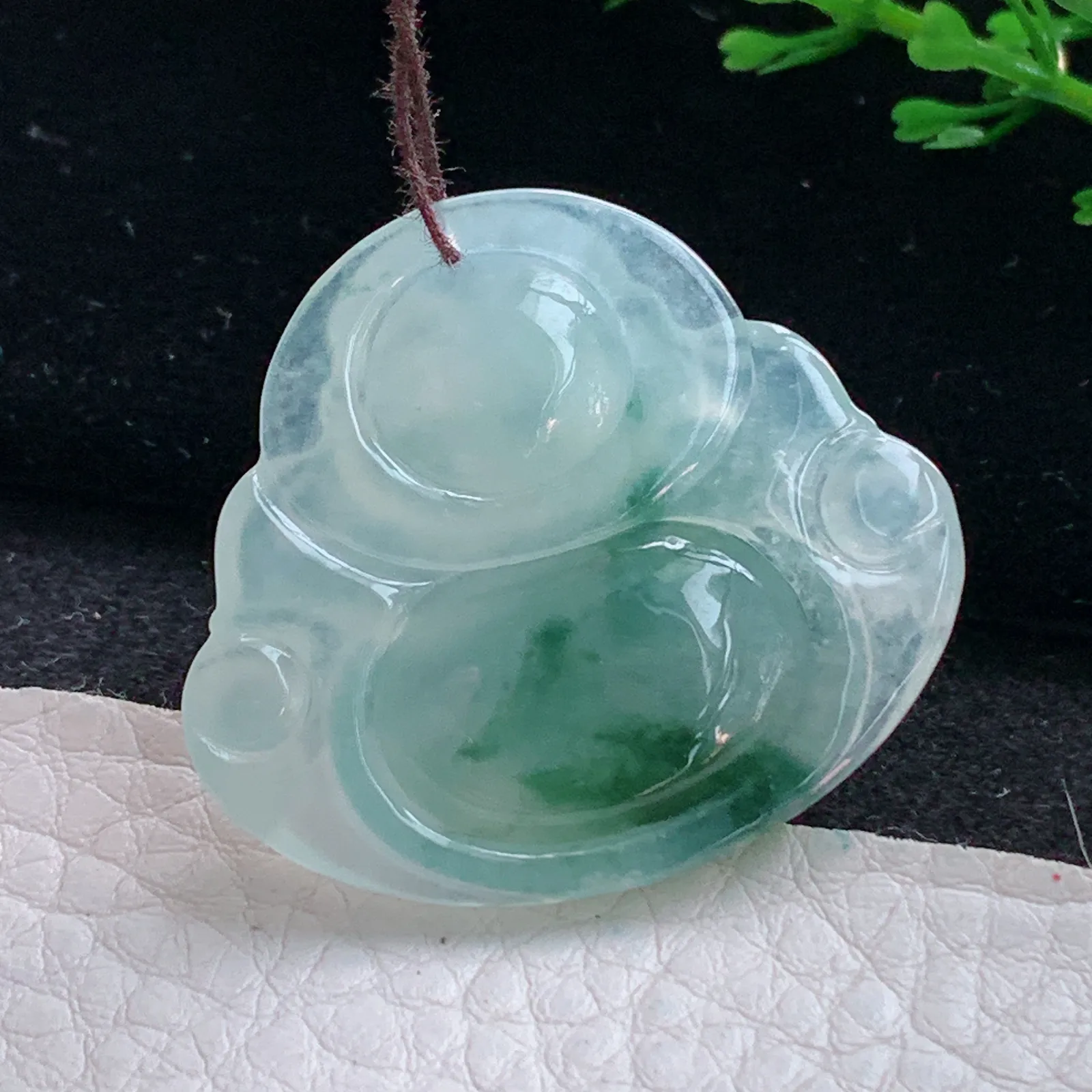 gp实拍31.6*35.5*6缅甸翡翠a货精雕冰飘花饱满佛公玉吊坠 玉挂件