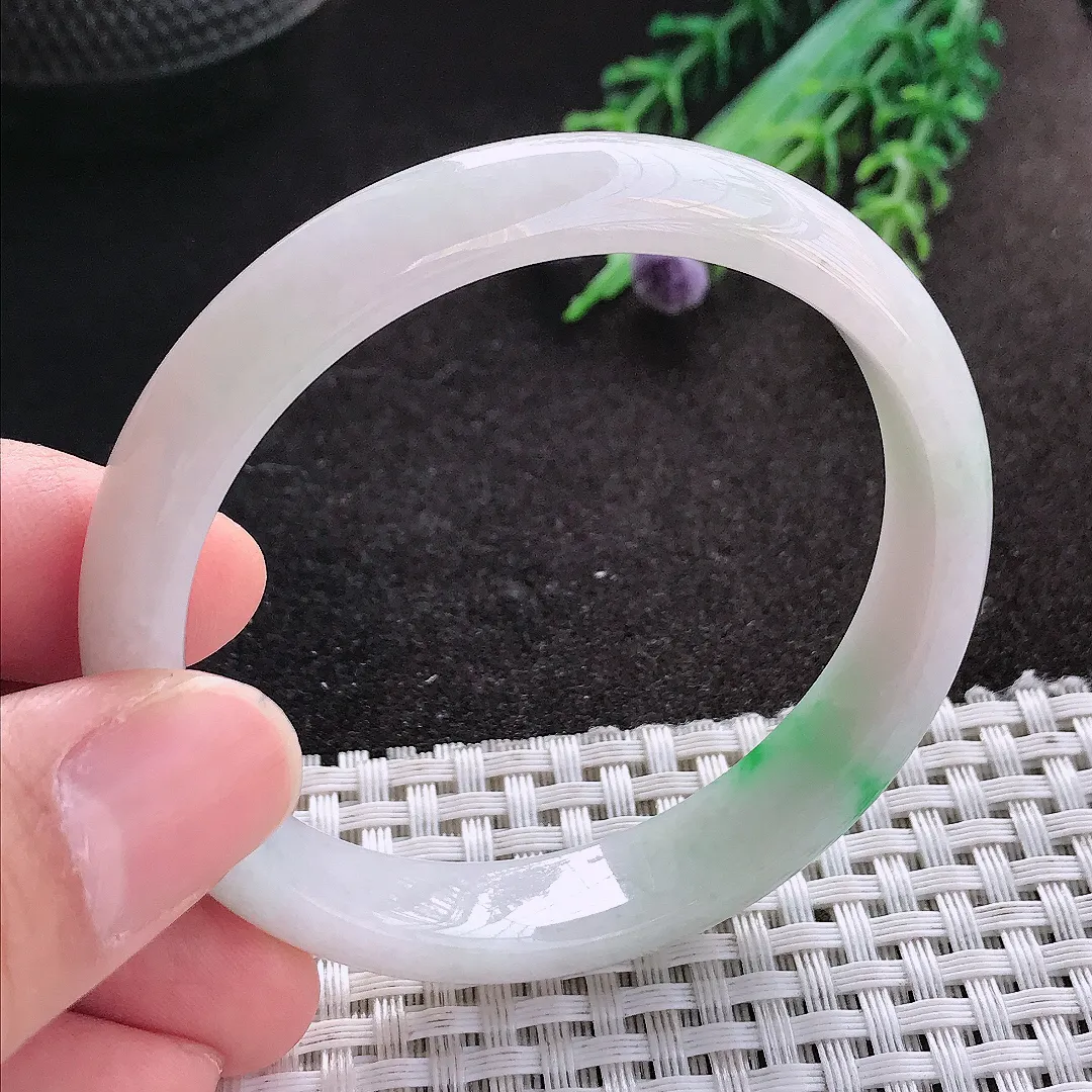 天然A货翡翠53.5/10.8/5.6老坑秀气温润飘阳绿手镯宽边玉镯