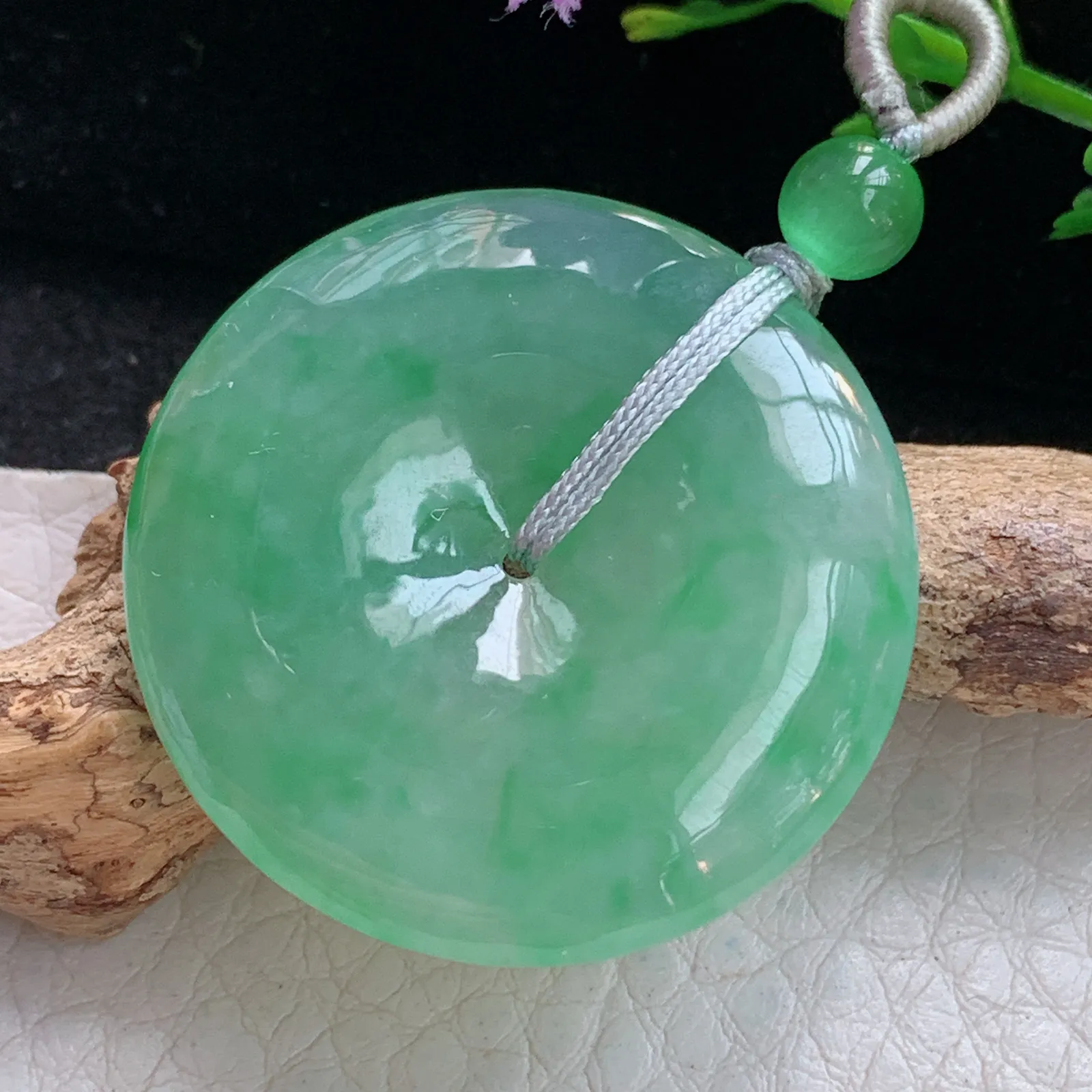 gp实拍32*5.2缅甸翡翠a货精雕冰绿大平安扣 玉扣玉吊坠 玉挂件