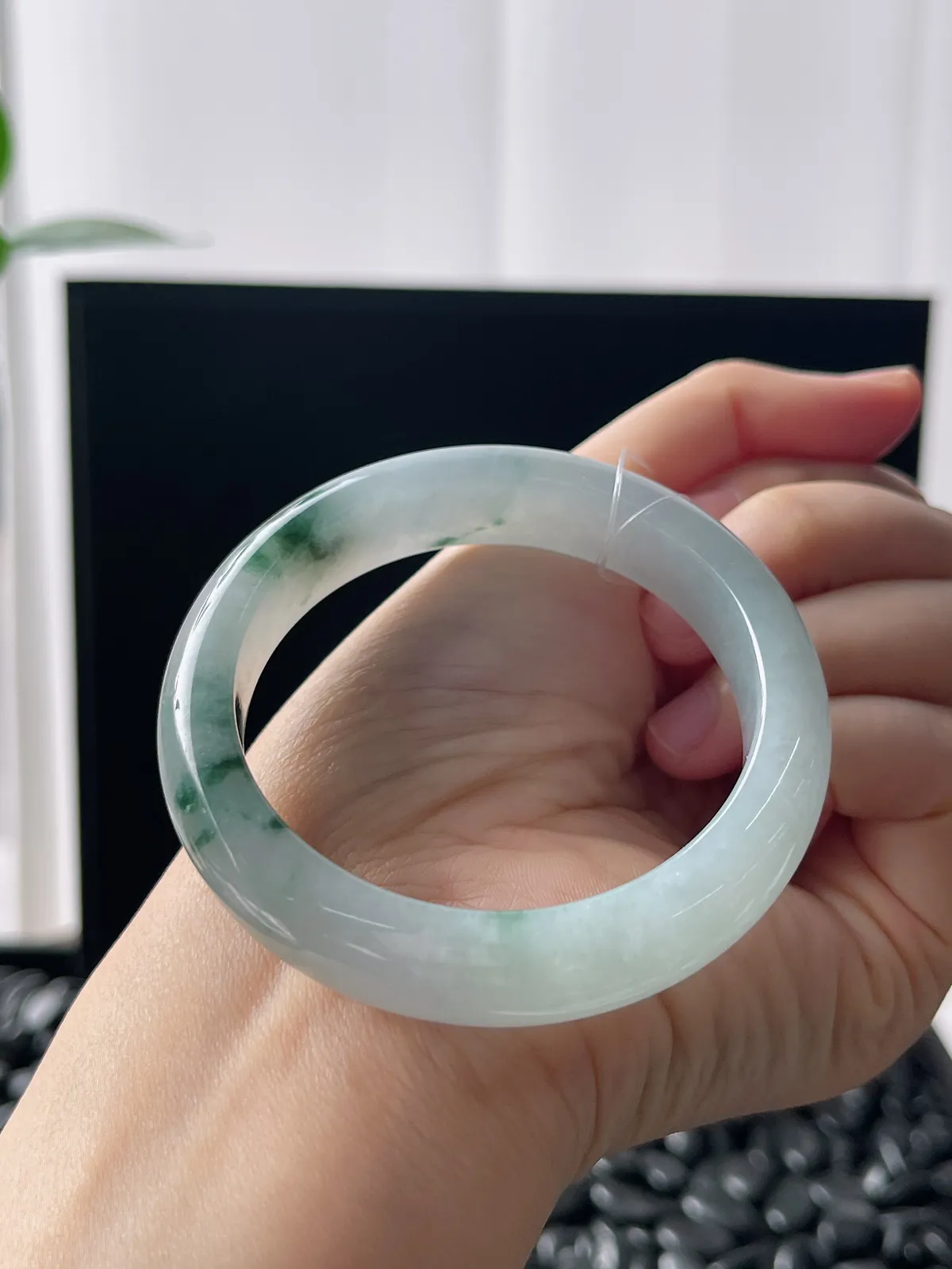 正圈51圈口，翡翠冰糯种飘绿手镯