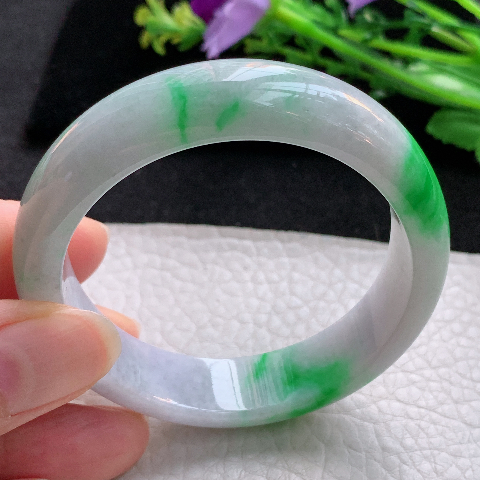 js自然光55*51*13.5*7.2贵妃镯 翡翠a货玉手镯飘阳绿蛋形宽边玉手环