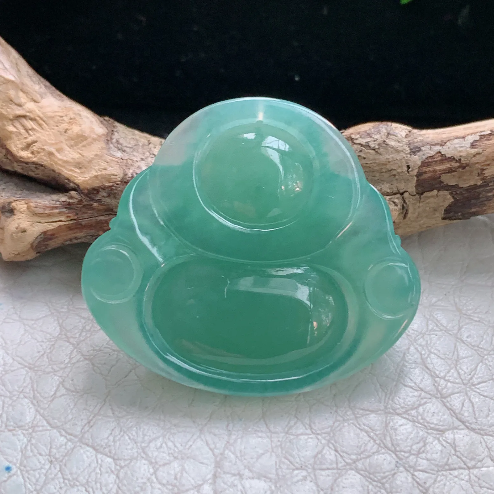 gp实拍27.8*33.3*6缅甸翡翠a货精雕湖水蓝开心佛 佛公玉吊坠 玉挂件