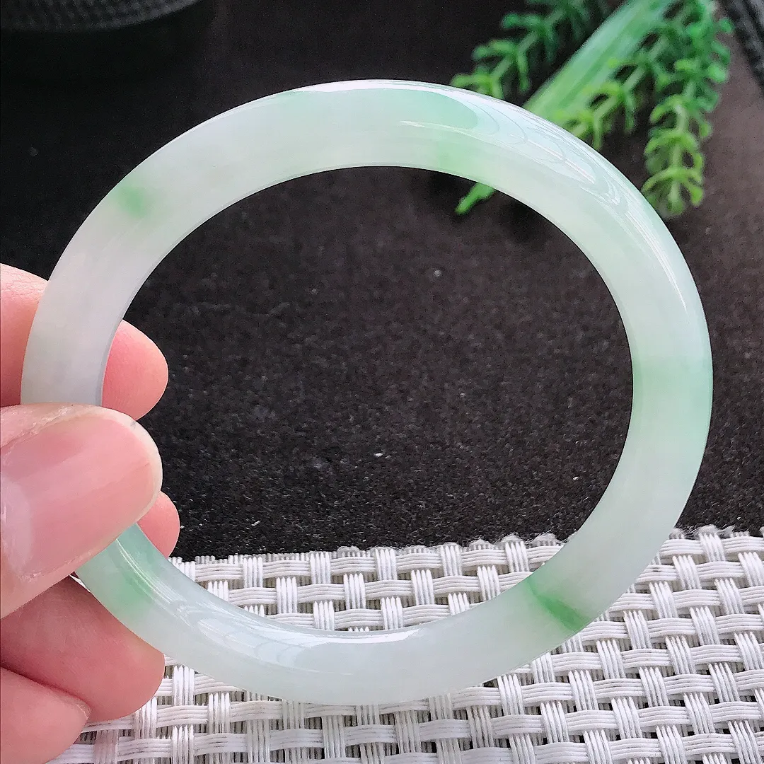 天然A货翡翠55/8老坑冰胶水灵飘绿圆条手镯玉镯