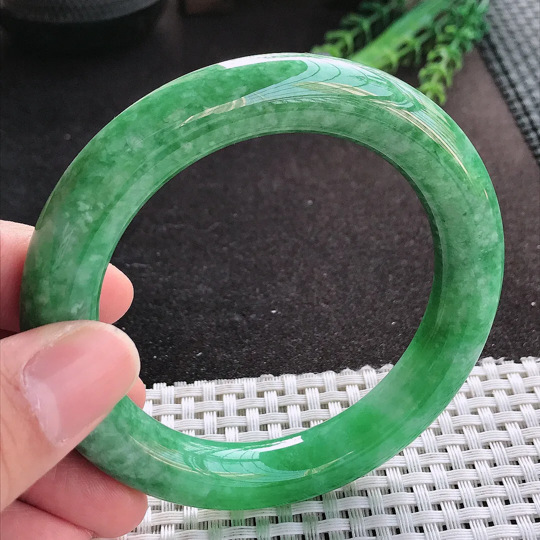 天然A货翡翠56.8/11.4/11.5老坑精美温润满绿阳绿圆条手镯玉镯