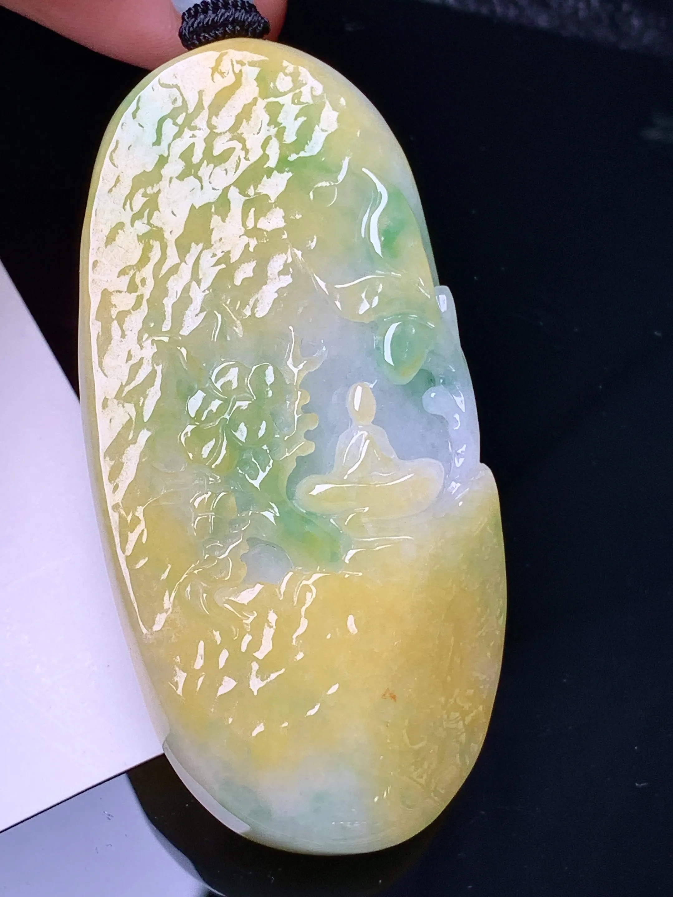 飘黄绿悟道吊坠 玉质细腻 水润亮眼 色泽艳丽 整体尺寸61.7*30*12