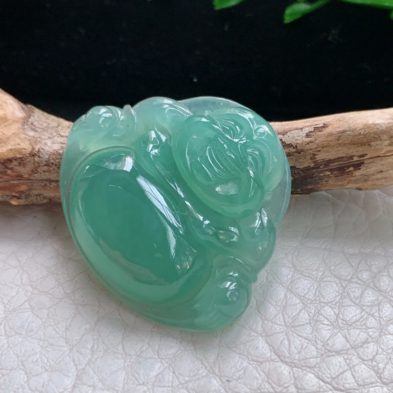 gp实拍27.8*33.3*6缅甸翡翠a货精雕湖水蓝开心佛 佛公玉吊坠 玉挂件