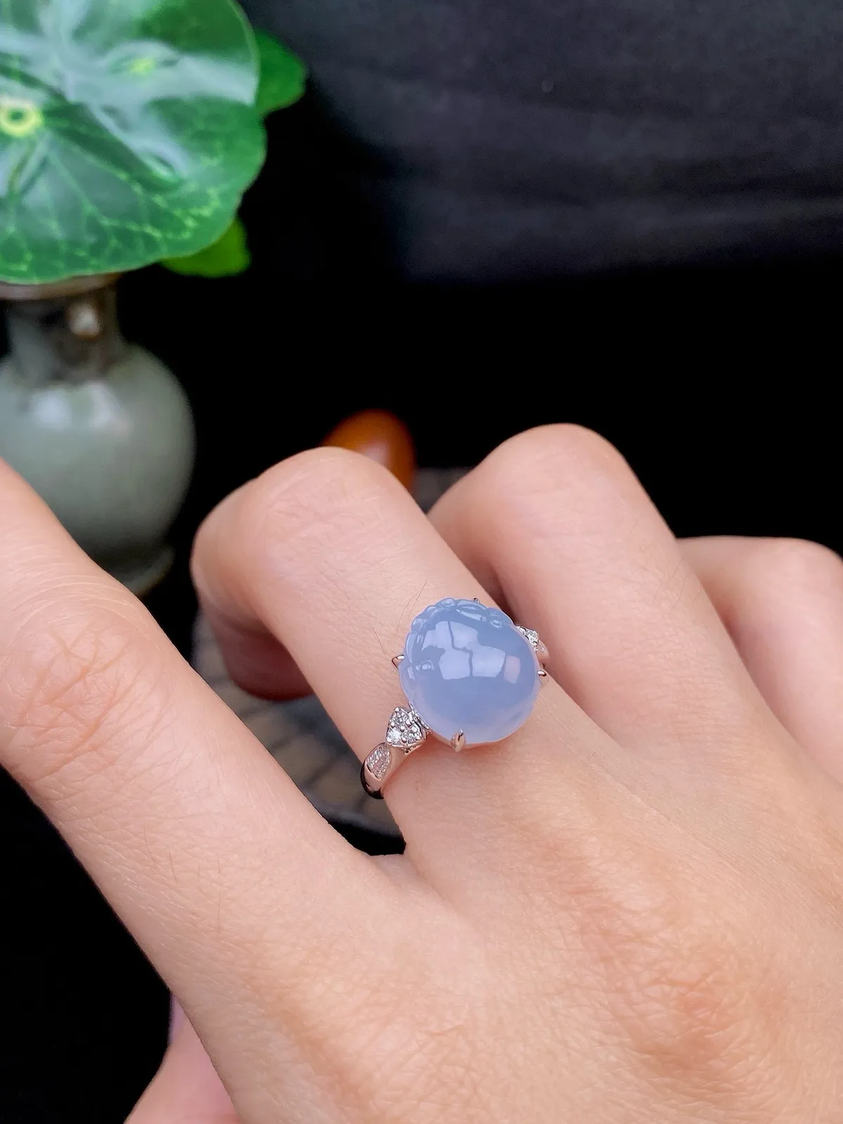 【冰种紫金蝉戒指】质地细腻，饱满度很好，晶莹剔透，18k金钻镶嵌，裸石尺寸11.2*10.2*5.8毫米