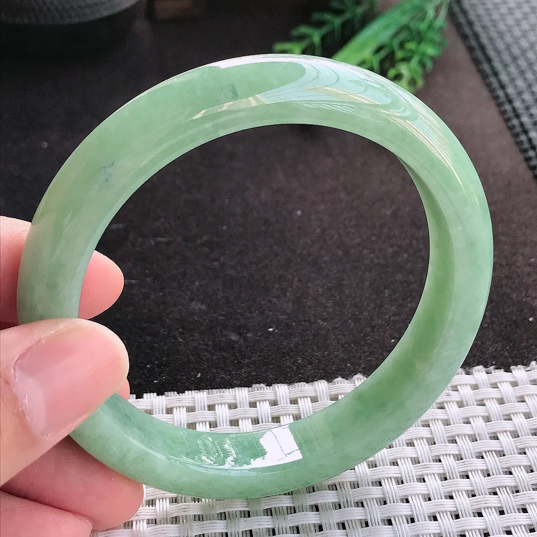 天然A货翡翠61.8/12.3/8.9老坑精美温润大圈口满绿手镯宽边玉镯