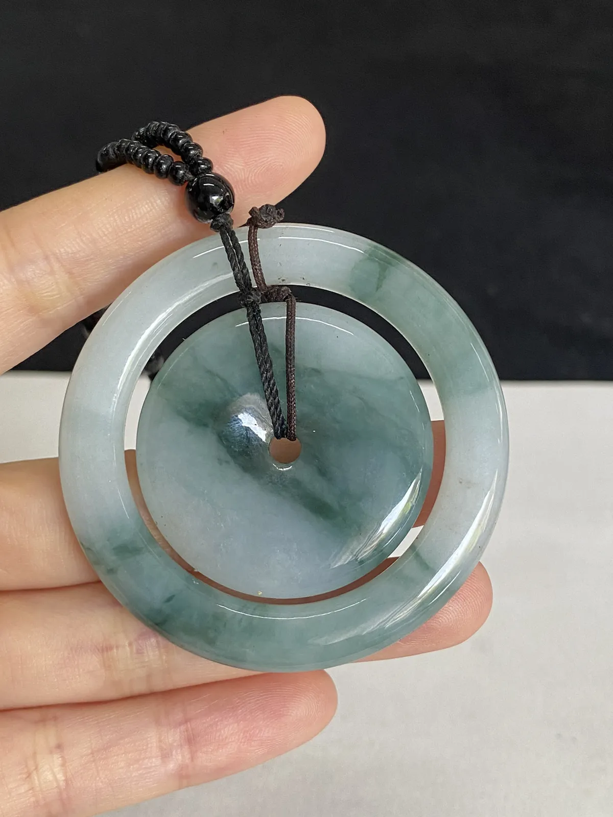 翡翠糯化种飘花吊坠，配珠未测