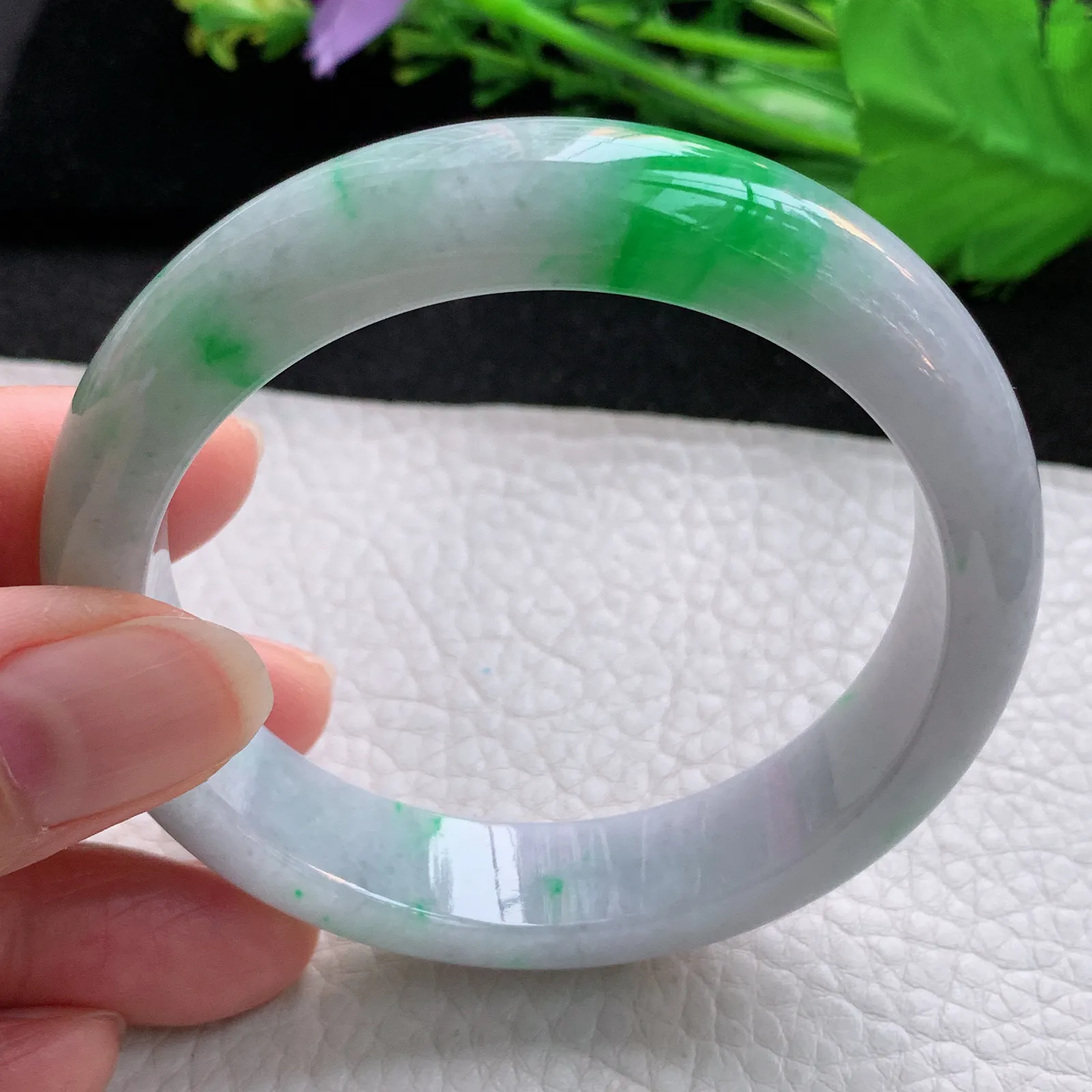 js自然光57*13.6*8.3平安镯 翡翠a货玉手镯飘阳绿宽边玉手环