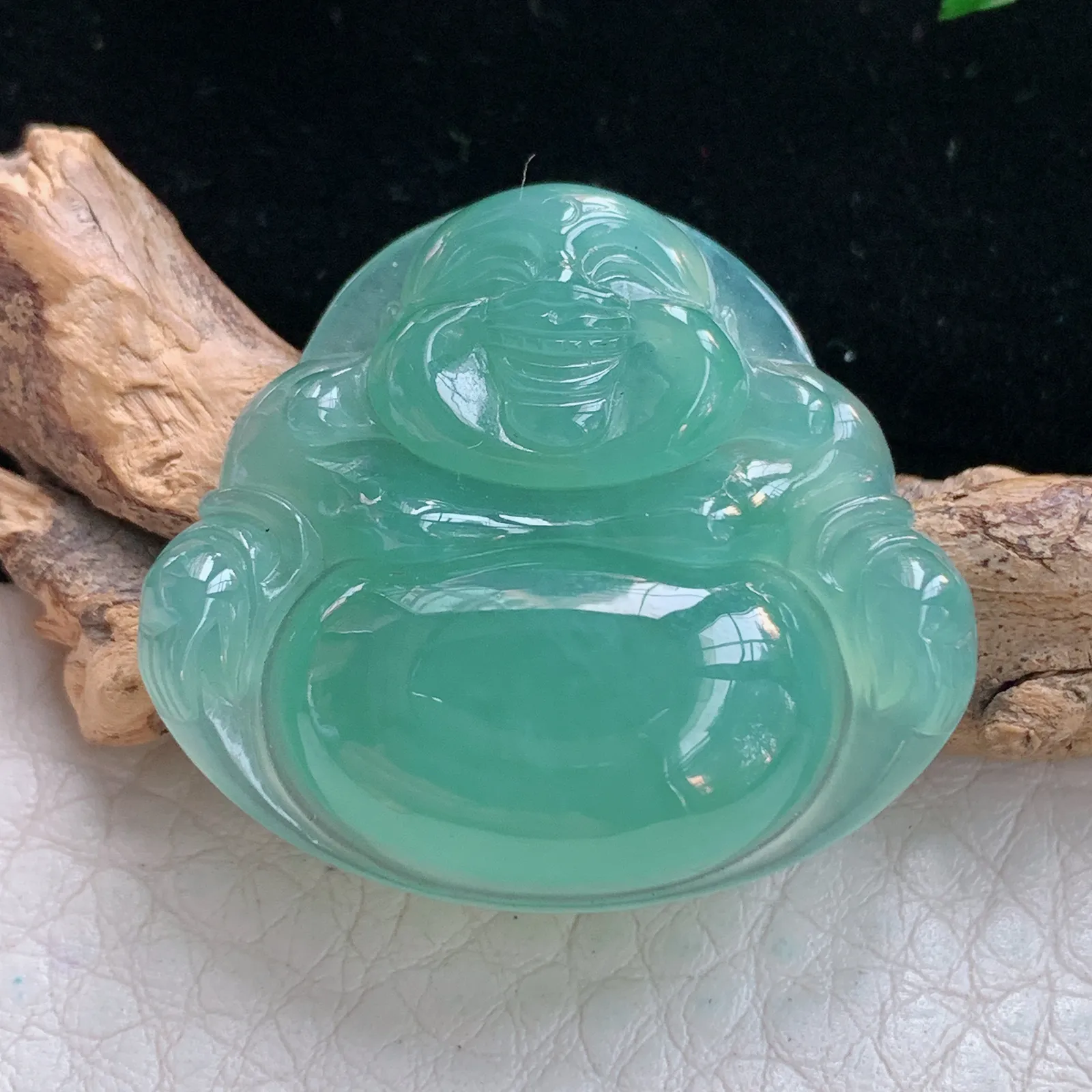 gp实拍27.8*33.3*6缅甸翡翠a货精雕湖水蓝开心佛 佛公玉吊坠 玉挂件