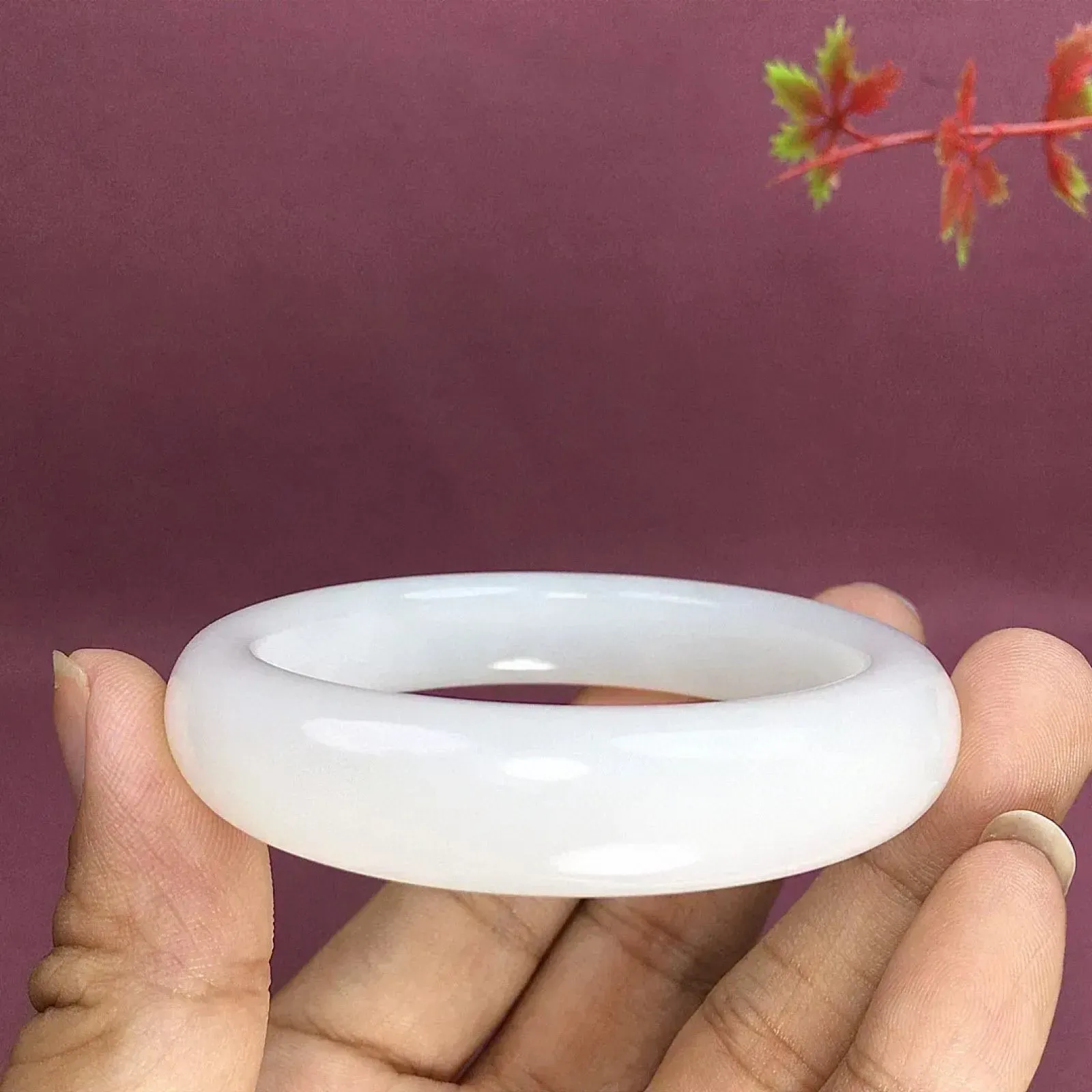 和田玉52.8圈口羊脂白手镯！玉质细腻油润 底色纯净 无裂无杂 脂粉好，品质好！