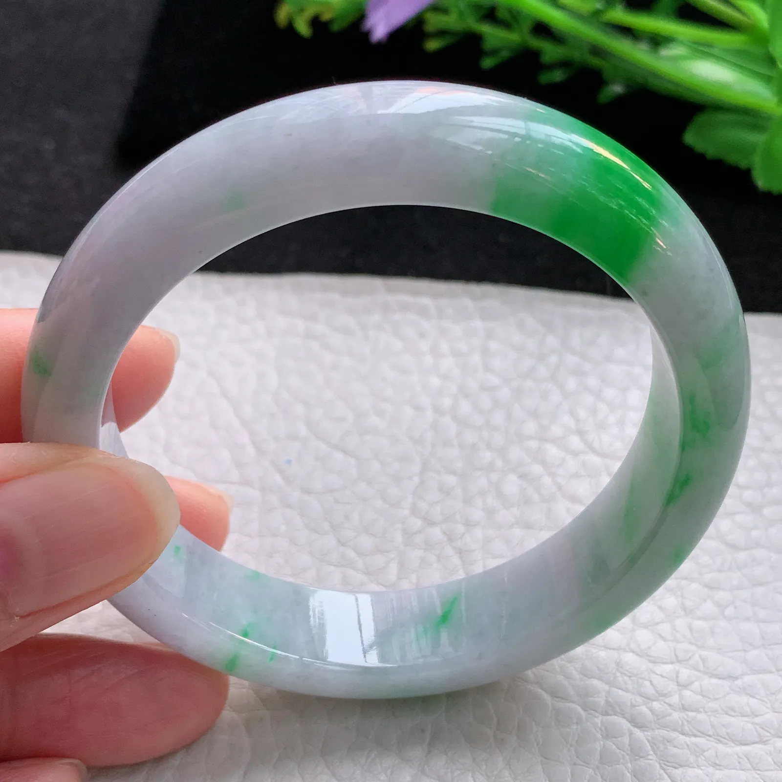 js自然光57*13.6*8.3平安镯 翡翠a货玉手镯飘阳绿宽边玉手环