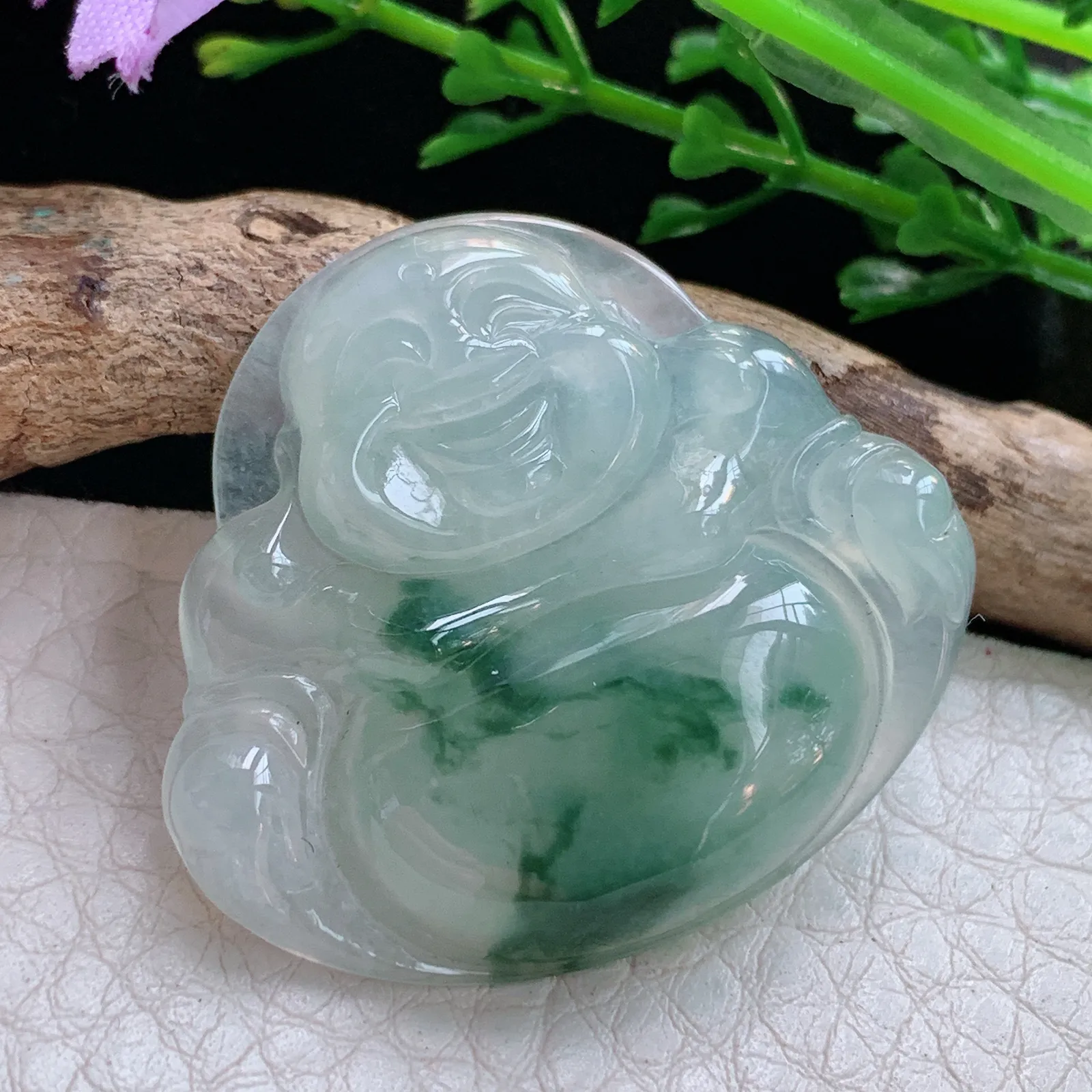 gp实拍31.6*35.5*6缅甸翡翠a货精雕冰飘花饱满佛公玉吊坠 玉挂件