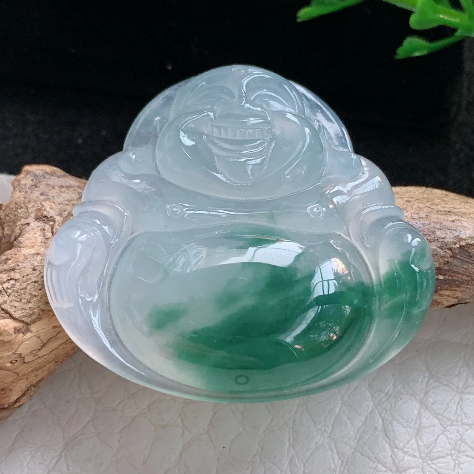 gp实拍28.8*32*6缅甸翡翠a货精雕冰飘花佛公 弥勒佛玉吊坠 玉挂件