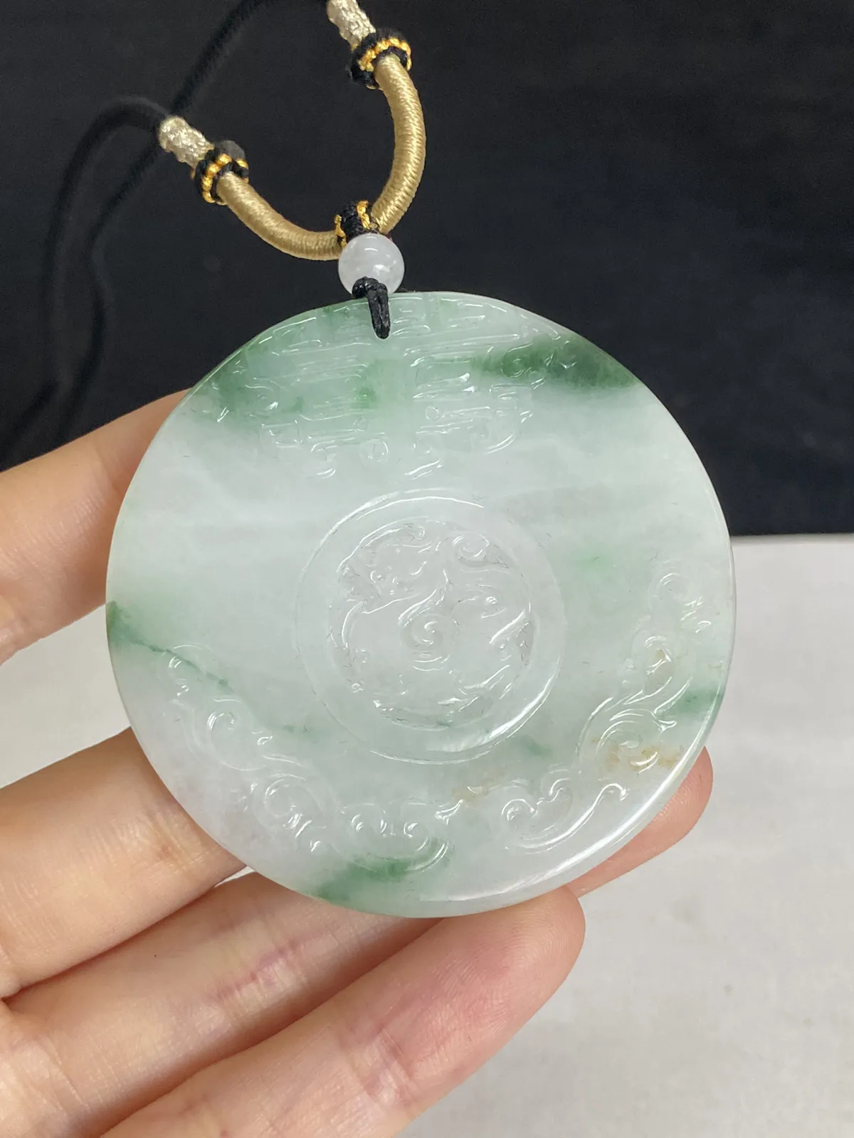 翡翠吊坠，配珠未测