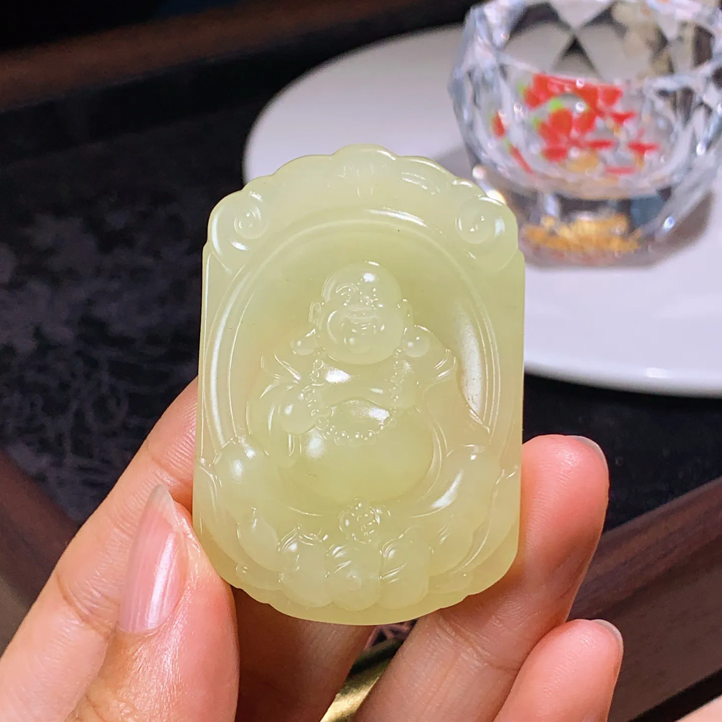 和田玉若羌黄口料佛引福来挂件。尺寸52/36/8重32.6克。玉质细腻油润。手推出油。佩戴高端典雅。