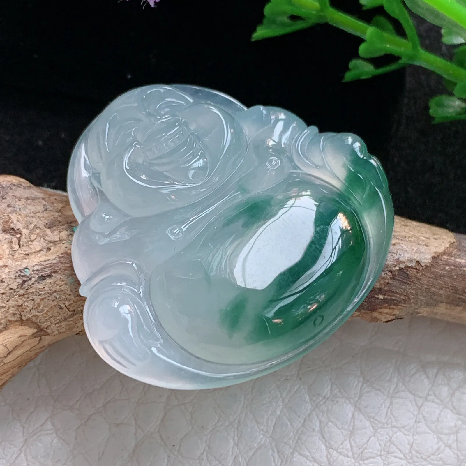 gp实拍28.8*32*6缅甸翡翠a货精雕冰飘花佛公 弥勒佛玉吊坠 玉挂件