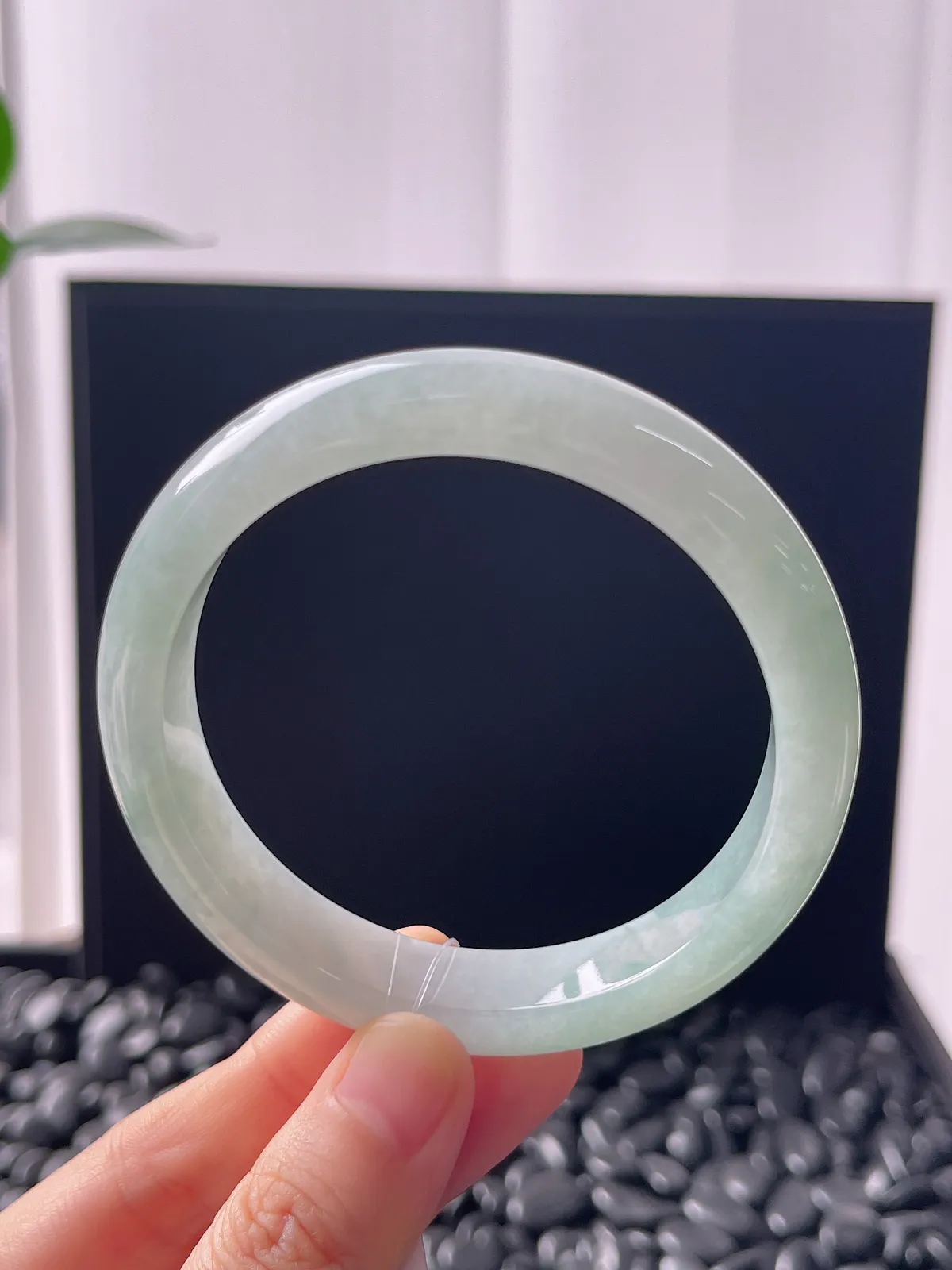 正圈57.5圈口，翡翠糯化种飘绿手镯