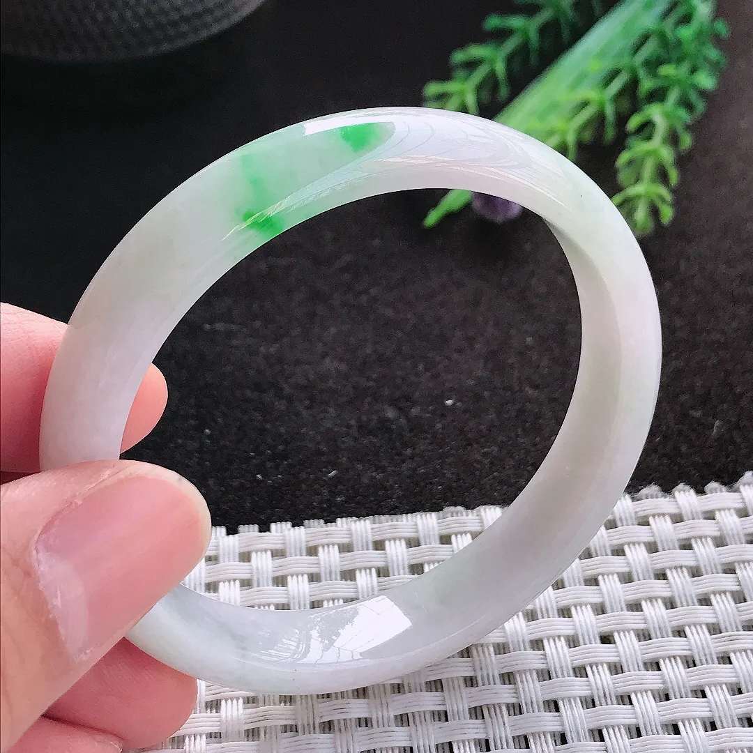 天然A货翡翠53.5/10.8/5.6老坑秀气温润飘阳绿手镯宽边玉镯