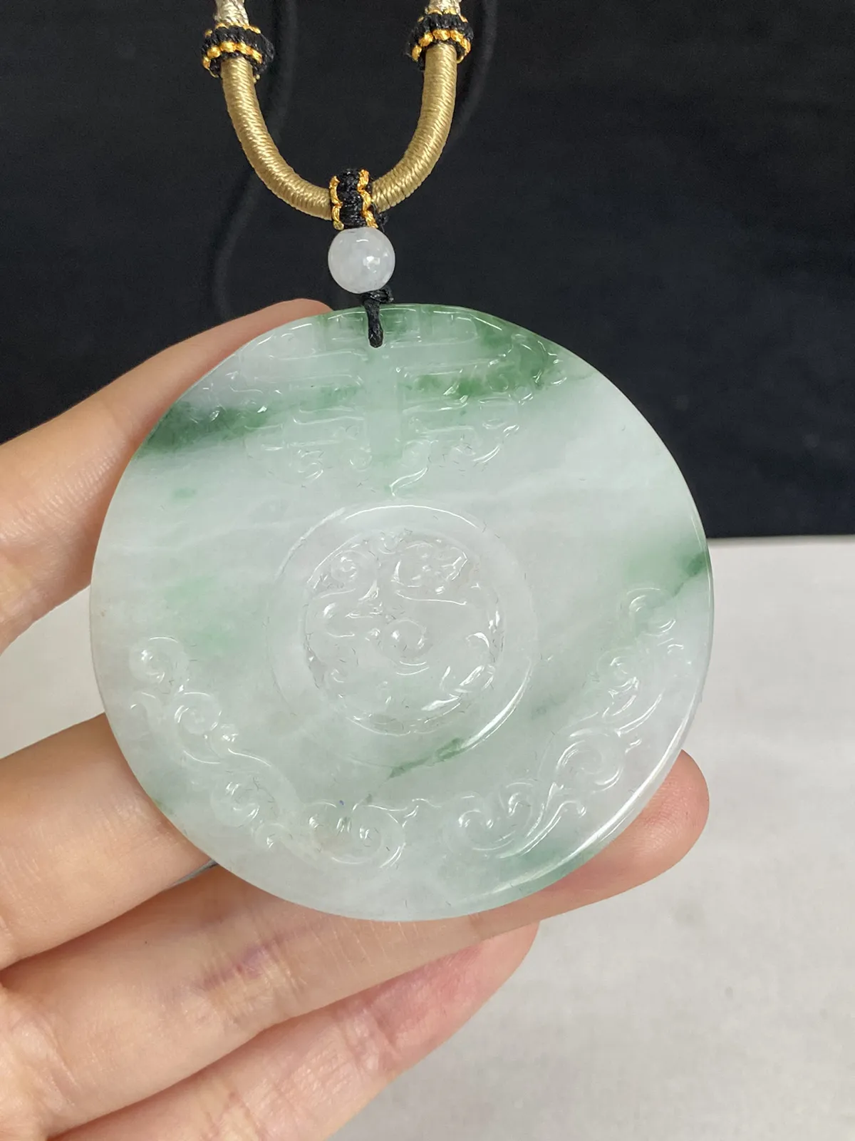 翡翠吊坠，配珠未测