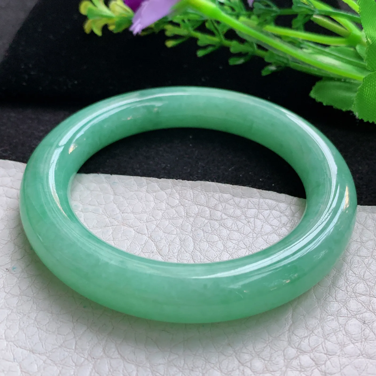 nr自然光56*11.3美人镯 翡翠a货玉手镯满绿高雅圆条玉手环