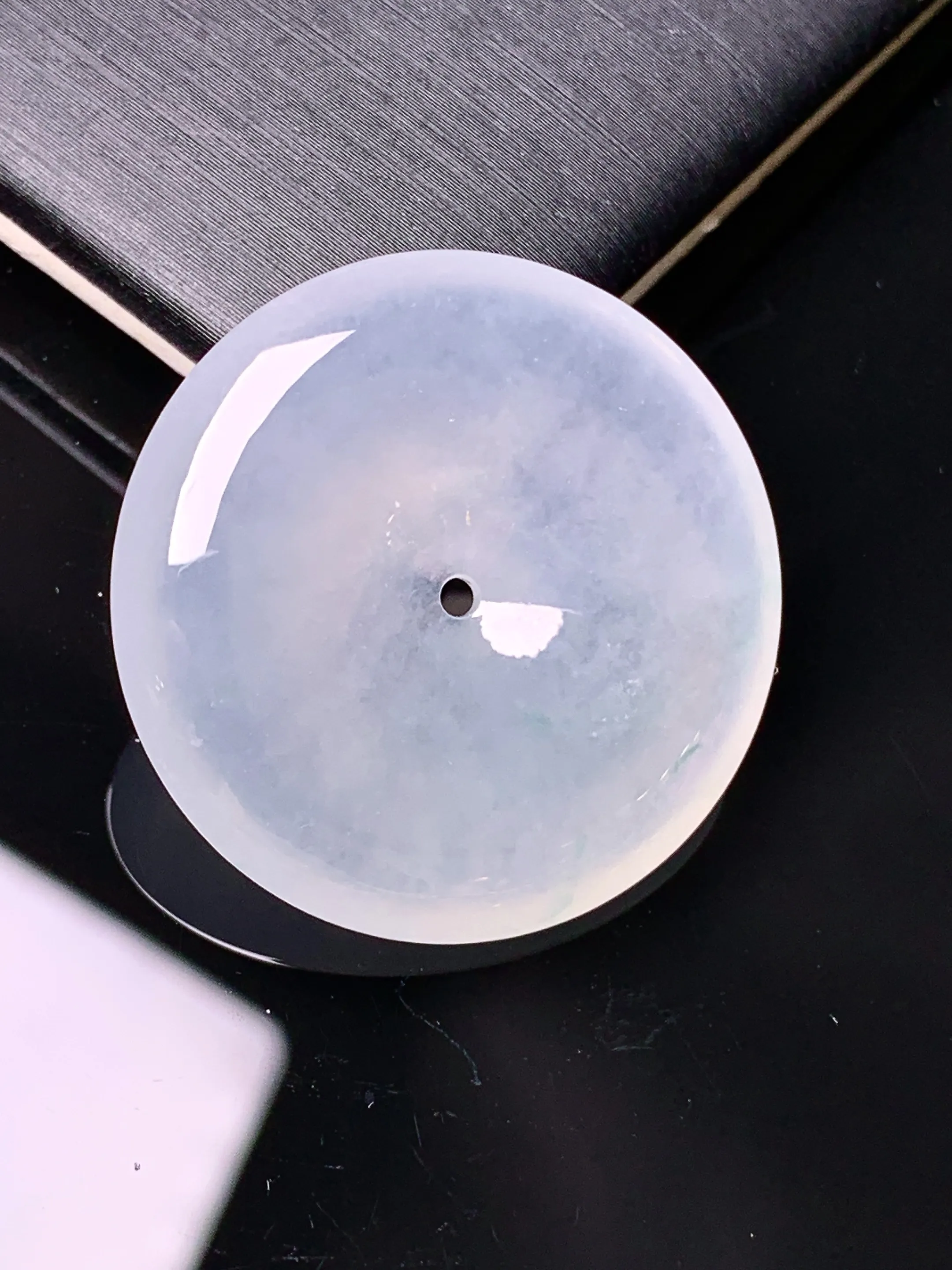 冰种平安扣吊坠 玉质细腻 水润亮眼 色泽艳丽 整体尺寸27.8*5.6