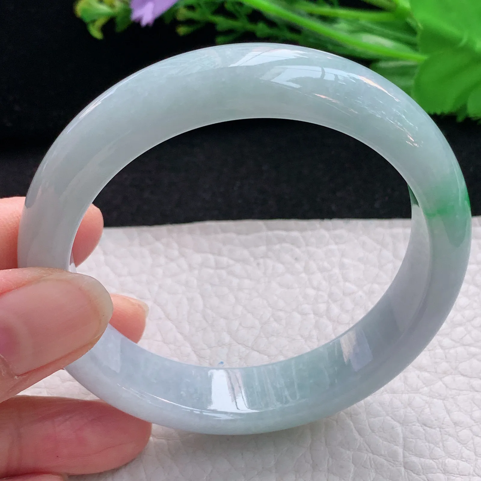 js自然光57.5*14.2*8平安镯 天然缅甸翡翠飘绿清新宽边玉手镯 珠宝玉手环