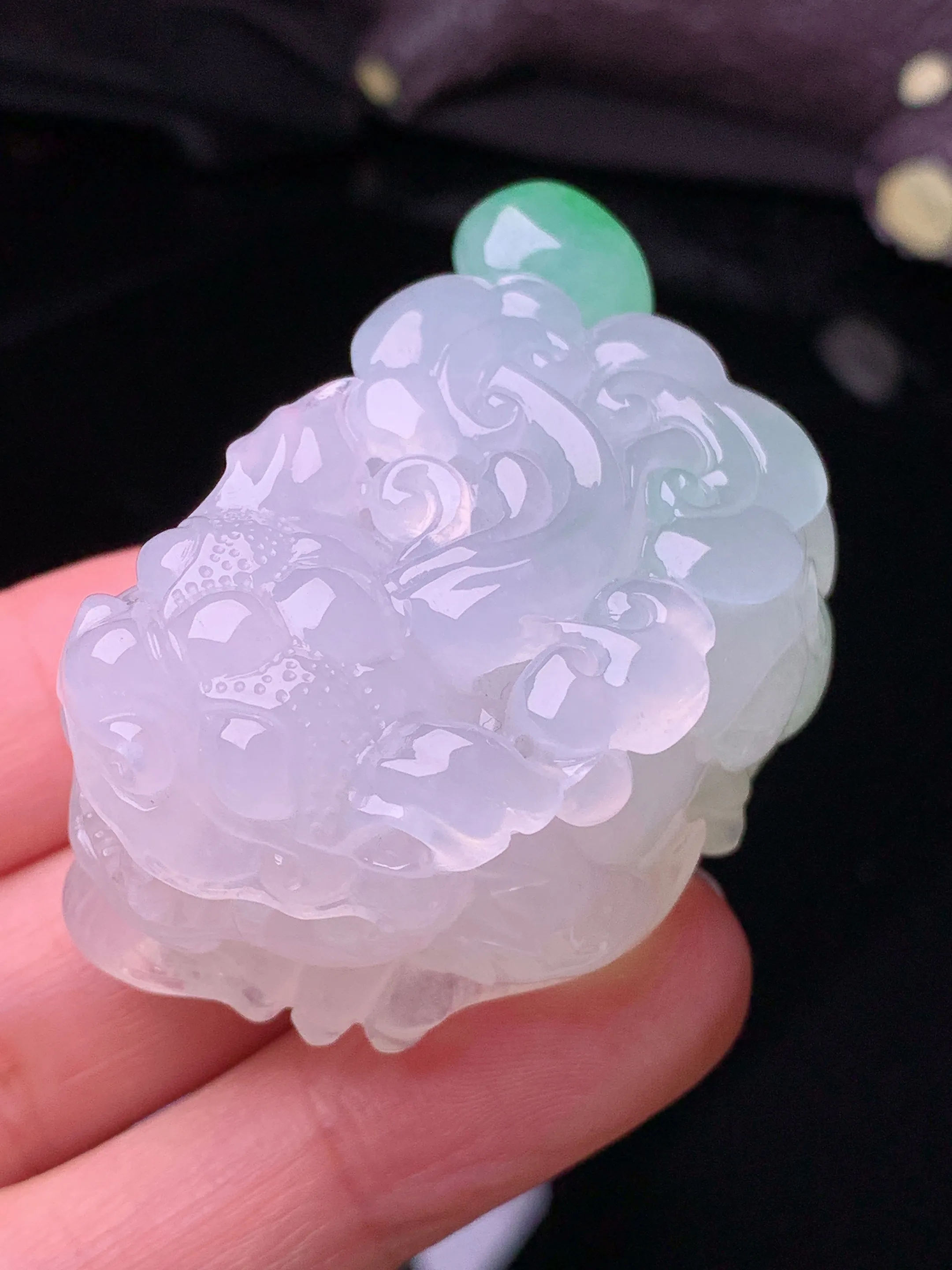 飘绿貔貅吊坠 玉质细腻 水润亮眼 色泽艳丽 整体尺寸47.2*31.5*22.6