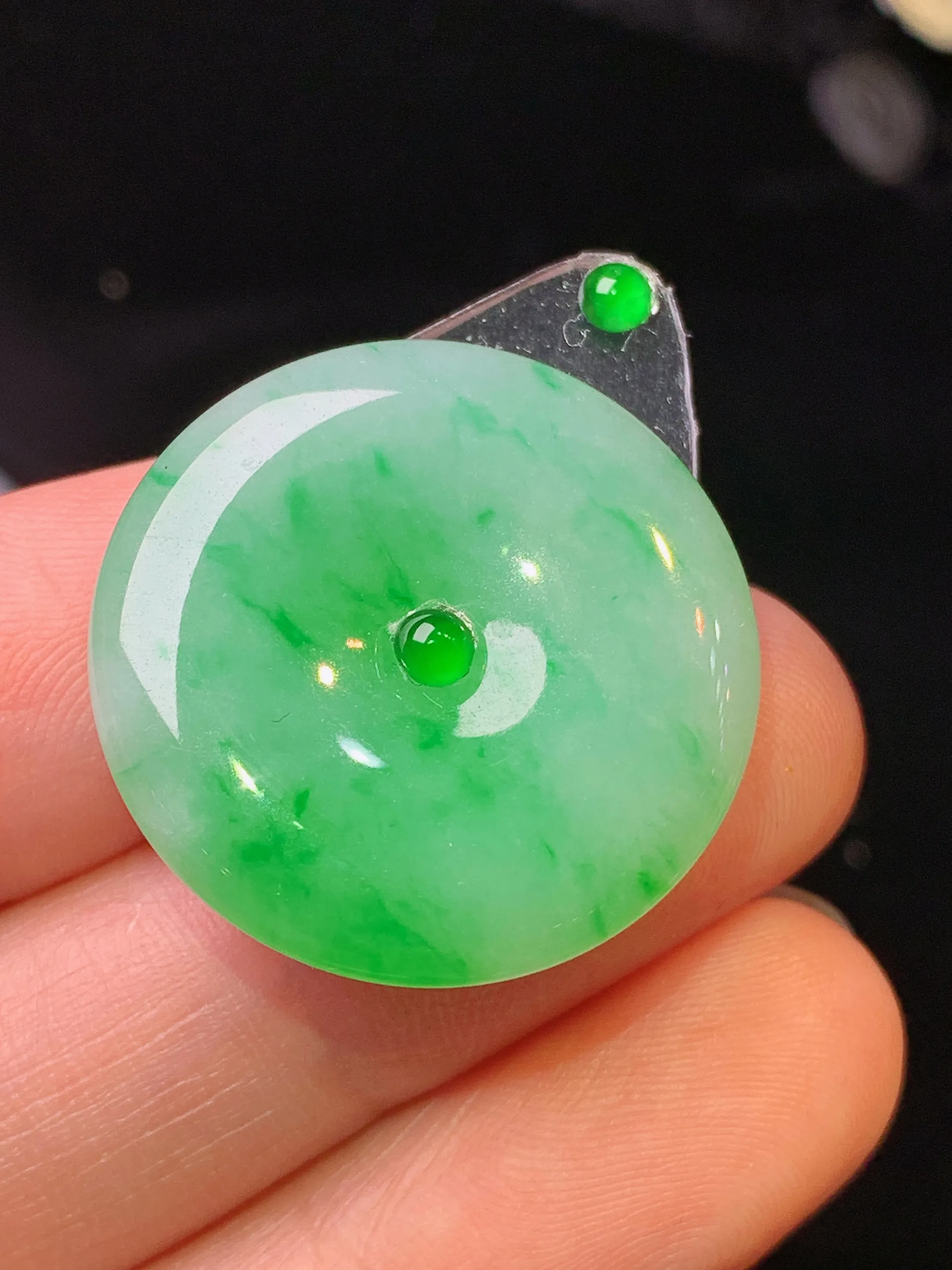镶嵌款 翠绿平安扣吊坠 玉质细腻 水润亮眼 色泽艳丽 整体尺寸24*5.2