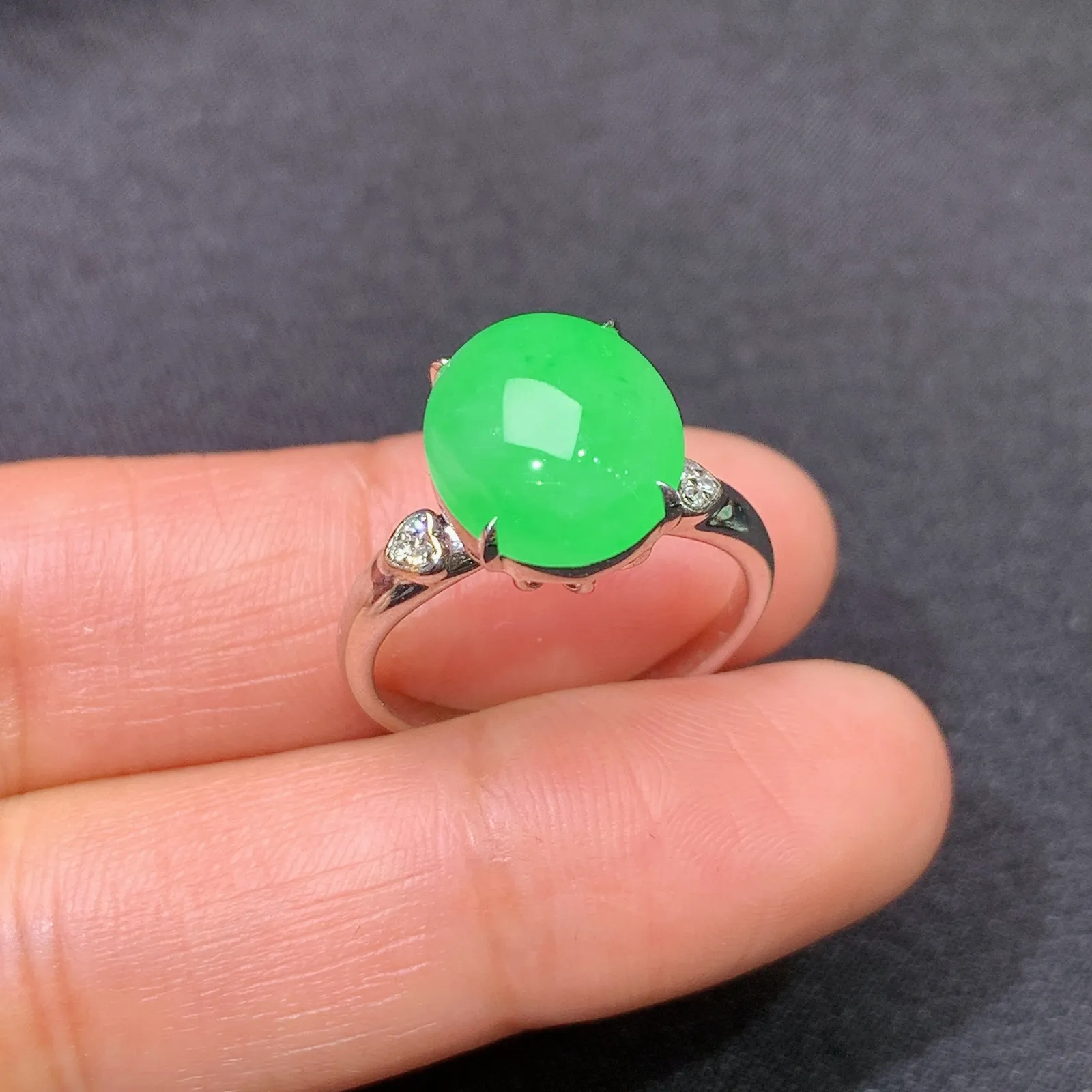 冰甜绿蛋面戒指，18镶嵌佳品，简约时尚，冰润色阳，种水足，Jc 圈口14 尺寸11.7*10*4.7