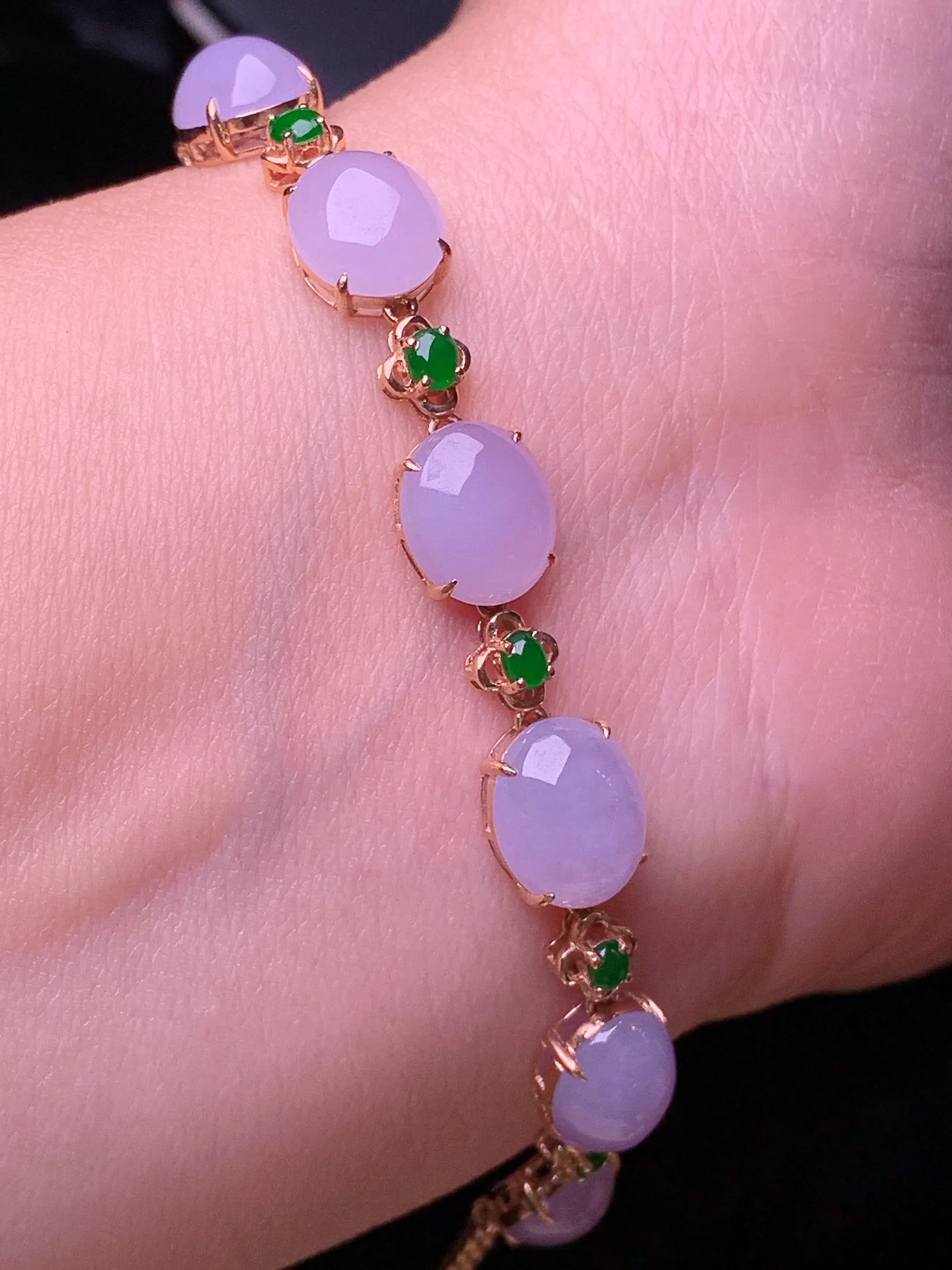 18k金镶嵌紫罗兰蛋面手链 玉质细腻 水润亮眼 色泽艳丽 整体尺寸82.8*8*5.6