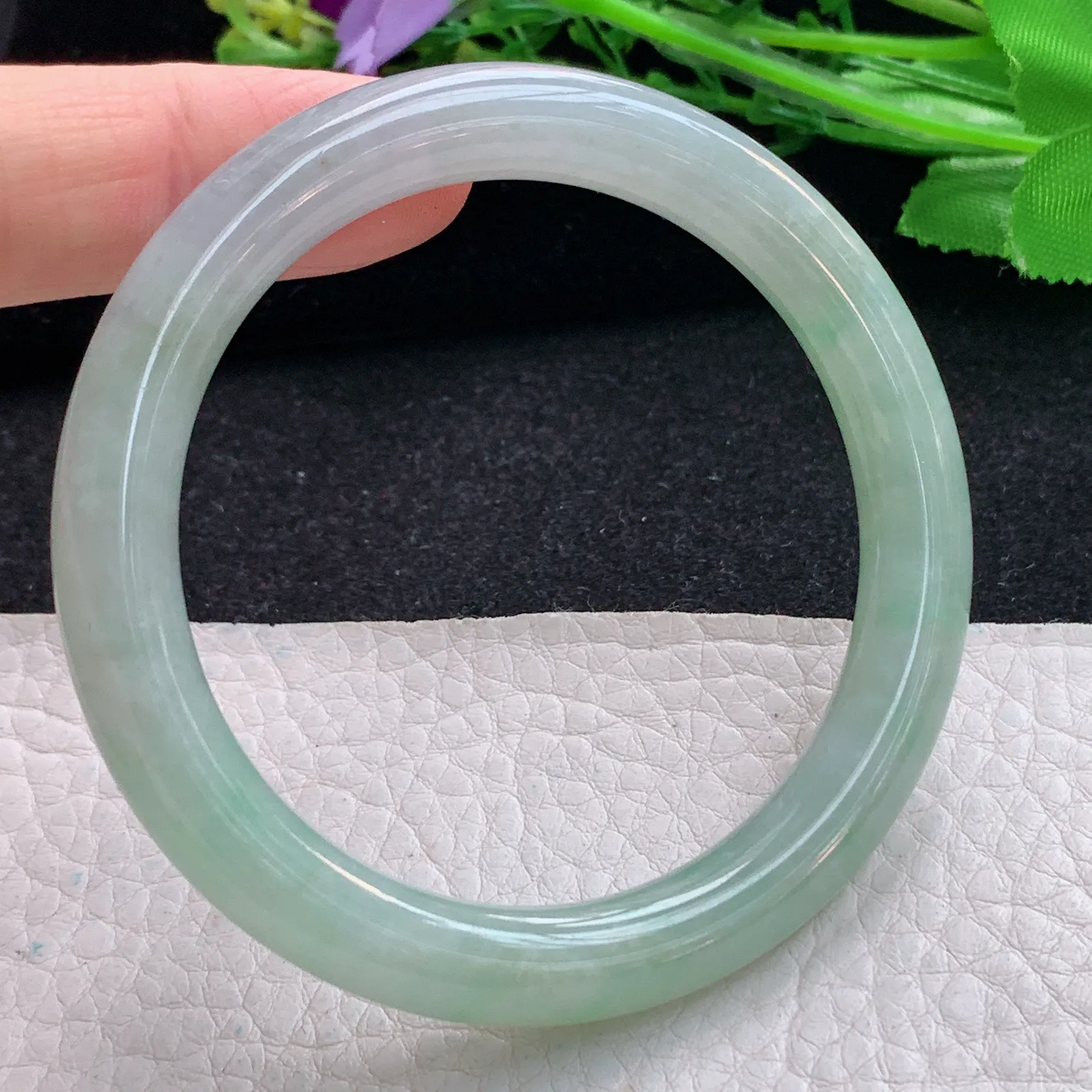 n自然光53.5*8.5叮当镯 翡翠a货玉手镯水润清新秀气圆条玉手环 美人镯