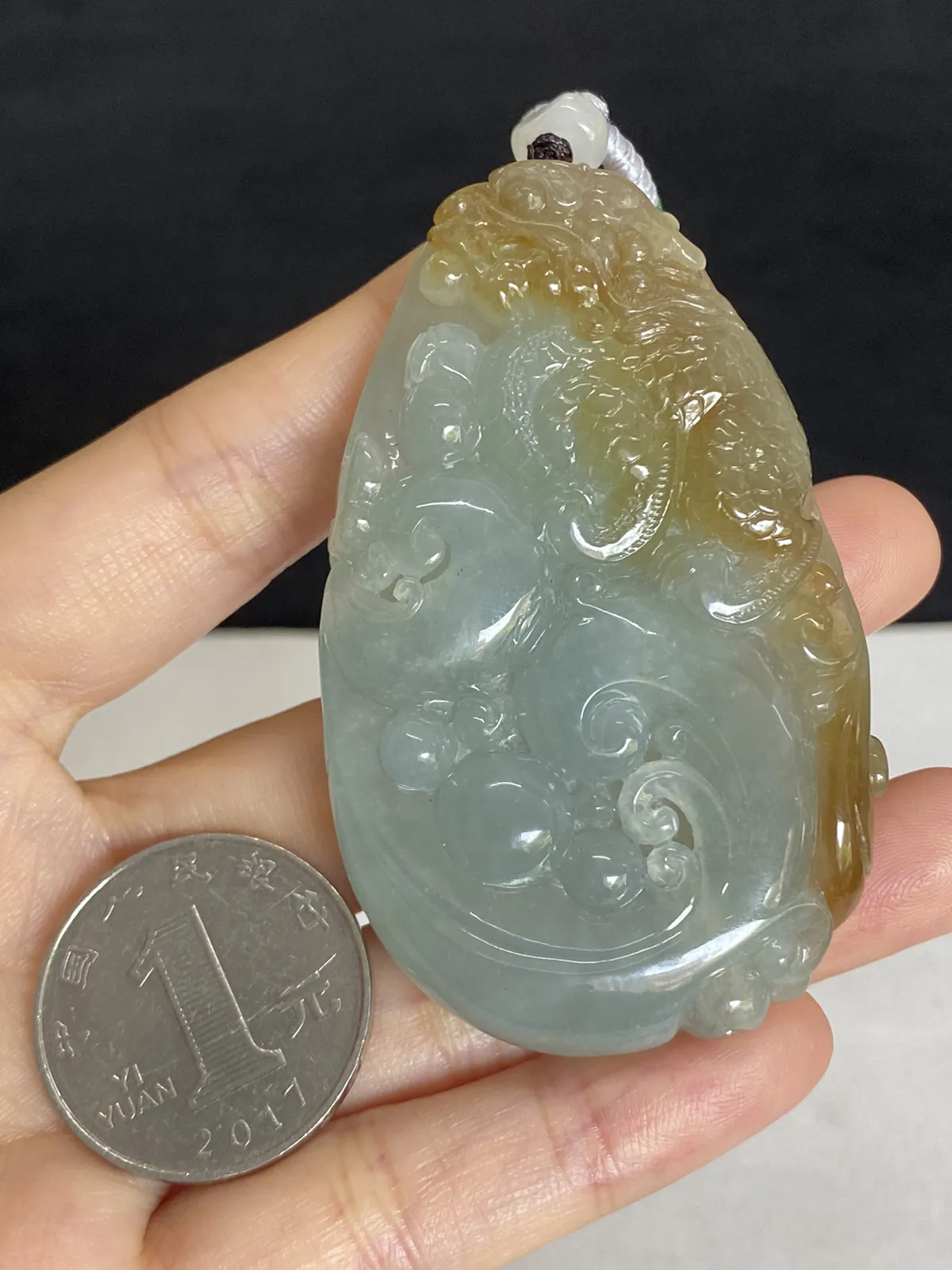 翡翠冰糯种黄色吊坠，配珠未测