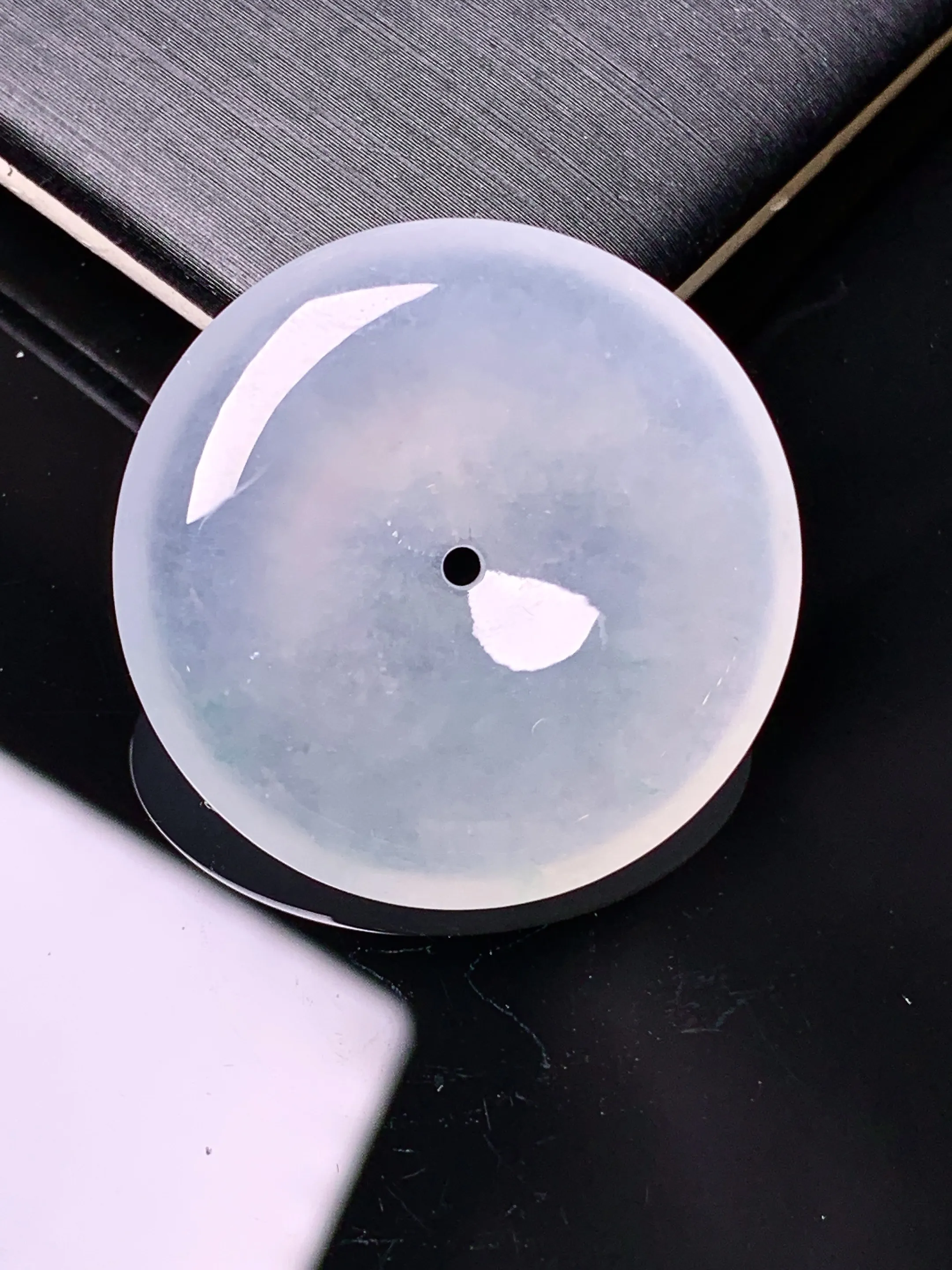 冰种平安扣吊坠 玉质细腻 水润亮眼 色泽艳丽 整体尺寸27.8*5.6