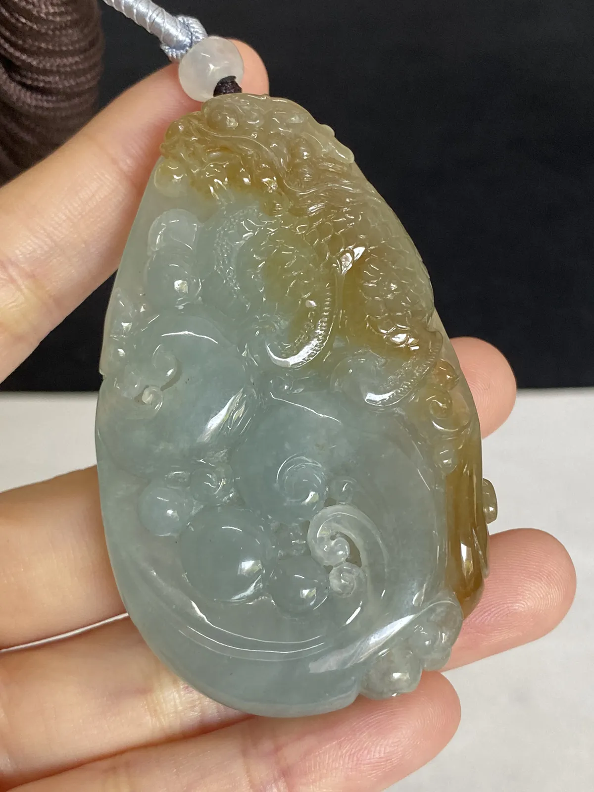 翡翠冰糯种黄色吊坠，配珠未测