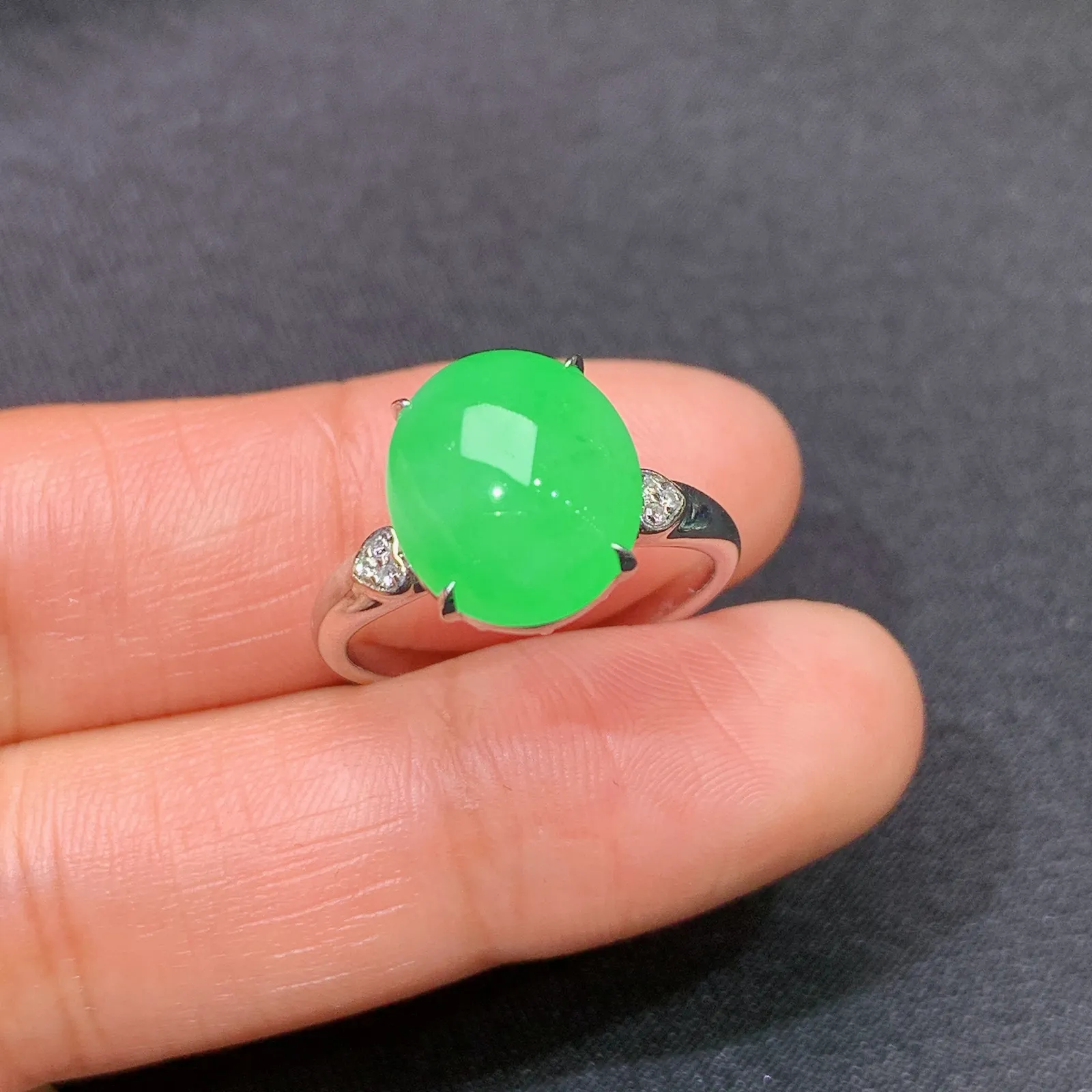 冰甜绿蛋面戒指，18镶嵌佳品，简约时尚，冰润色阳，种水足，Jc 圈口14 尺寸11.7*10*4.7