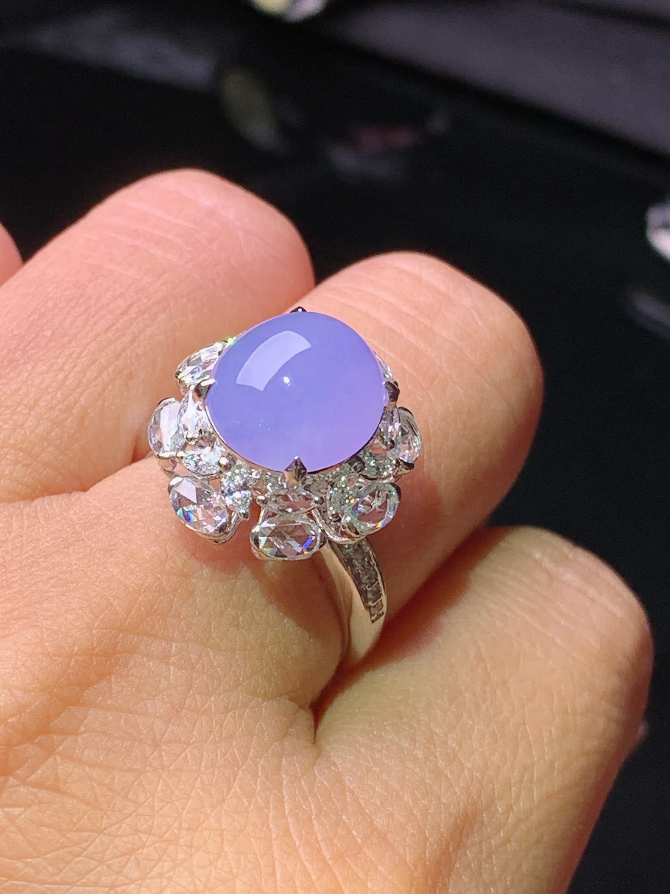 18k金钻镶嵌紫罗兰蛋面戒指 玉质细腻 水润亮眼 色泽艳丽 圈口14.5 整体尺寸17*16*13.2