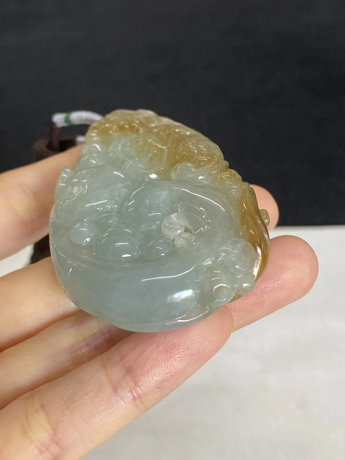 翡翠冰糯种黄色吊坠，配珠未测