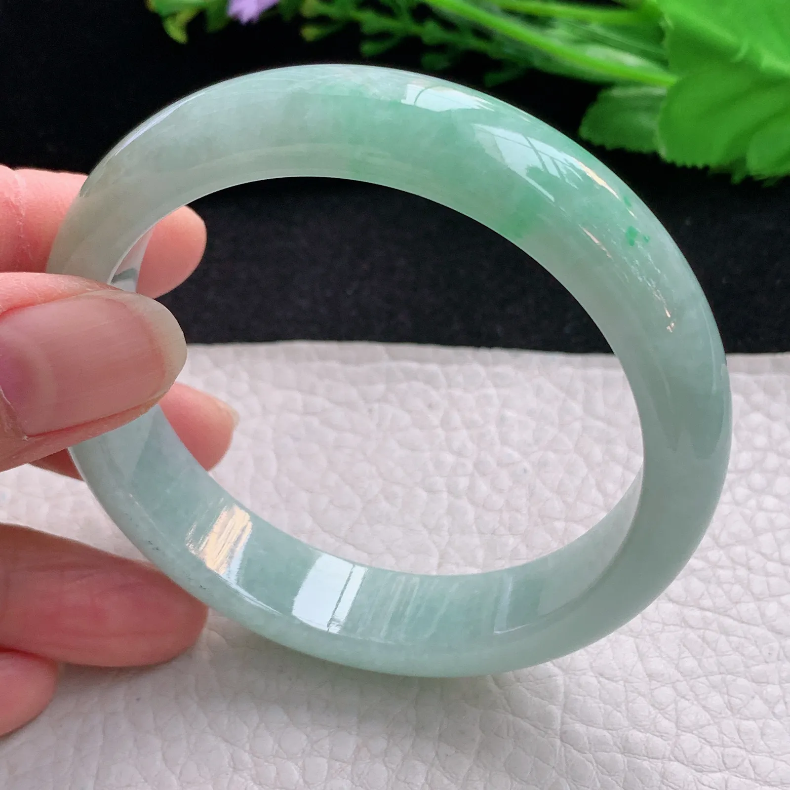 js自然光57*13.2*7.8平安镯 天然缅甸翡翠胶感清新飘绿宽边玉手镯 珠宝玉手环