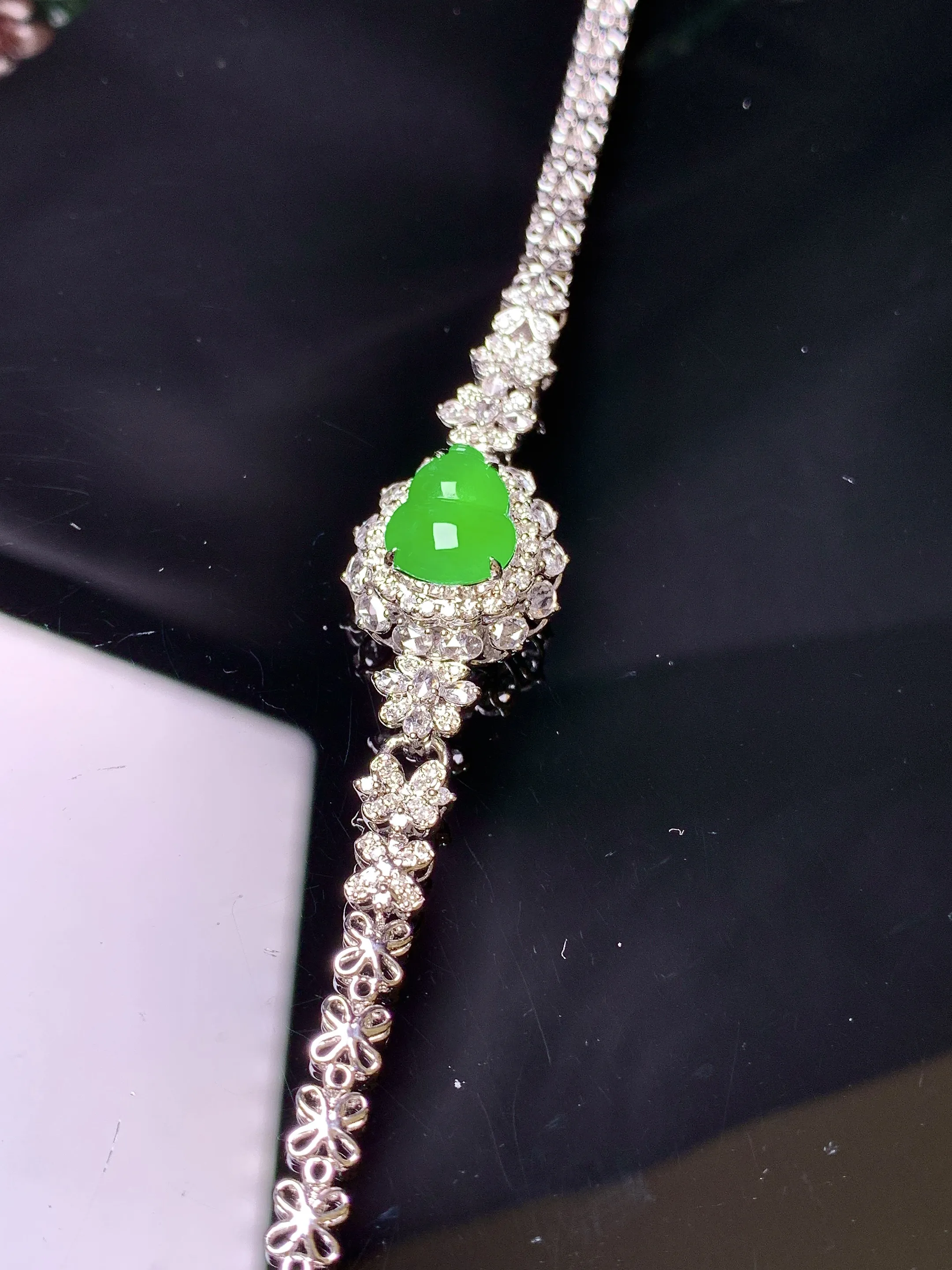 18k金钻镶嵌满绿葫芦手链吊坠两用款 玉质细腻 水润亮眼 色泽艳丽 整体尺寸22.8*14.8*10